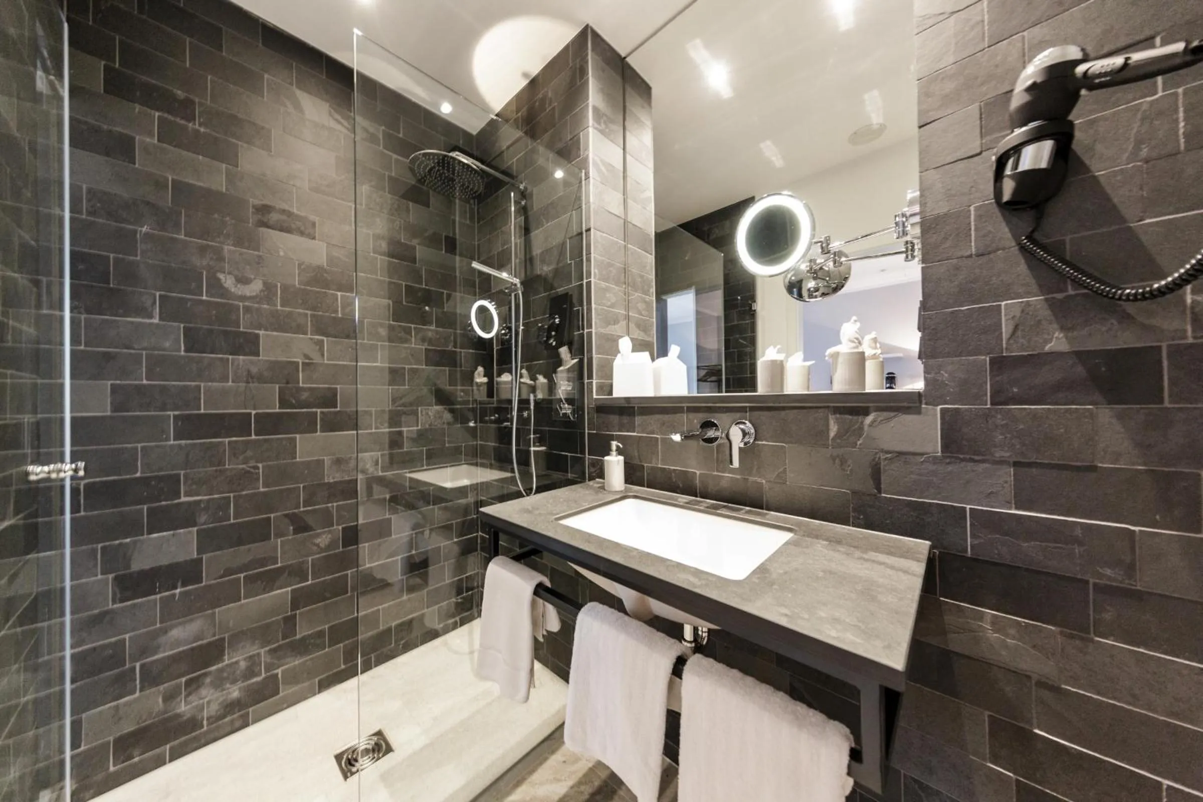 Shower in cantera by Wiegand