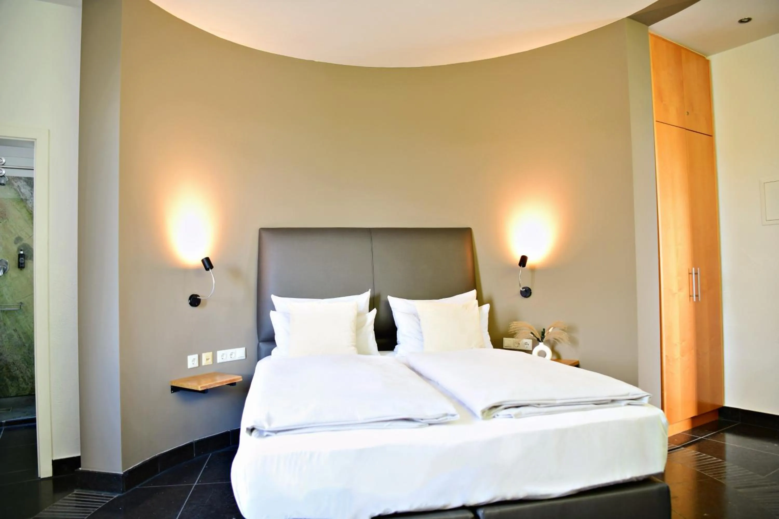 Bedroom, Bed in cantera by Wiegand