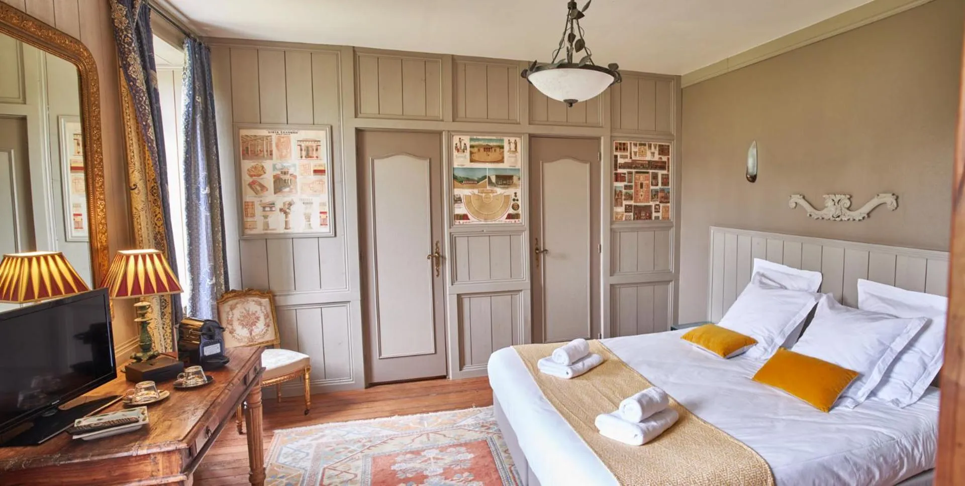 Photo of the whole room, Bed in Domaine Utah Beach - Le Grand Hard