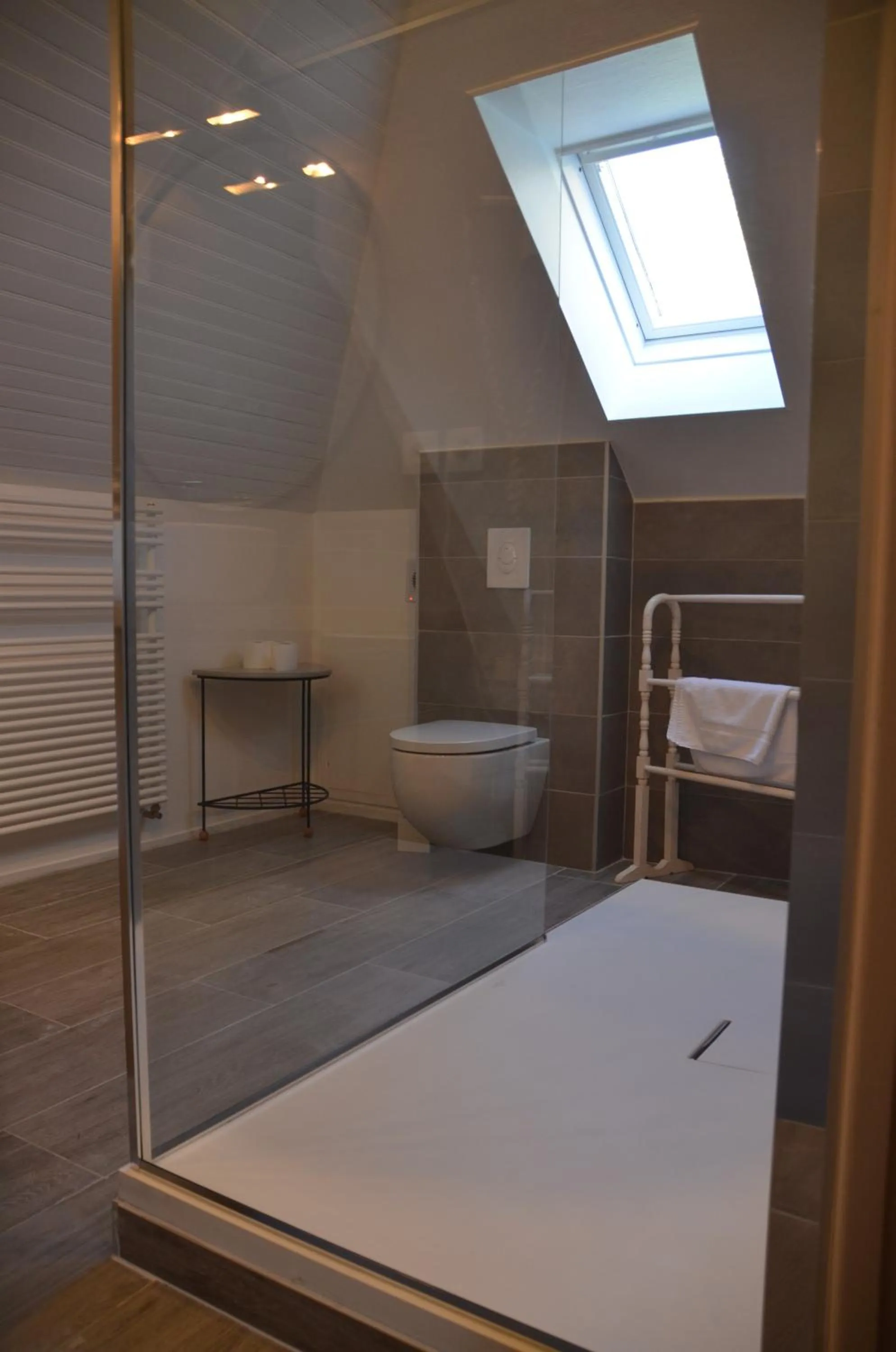 Shower, Bed in Domaine Utah Beach - Le Grand Hard