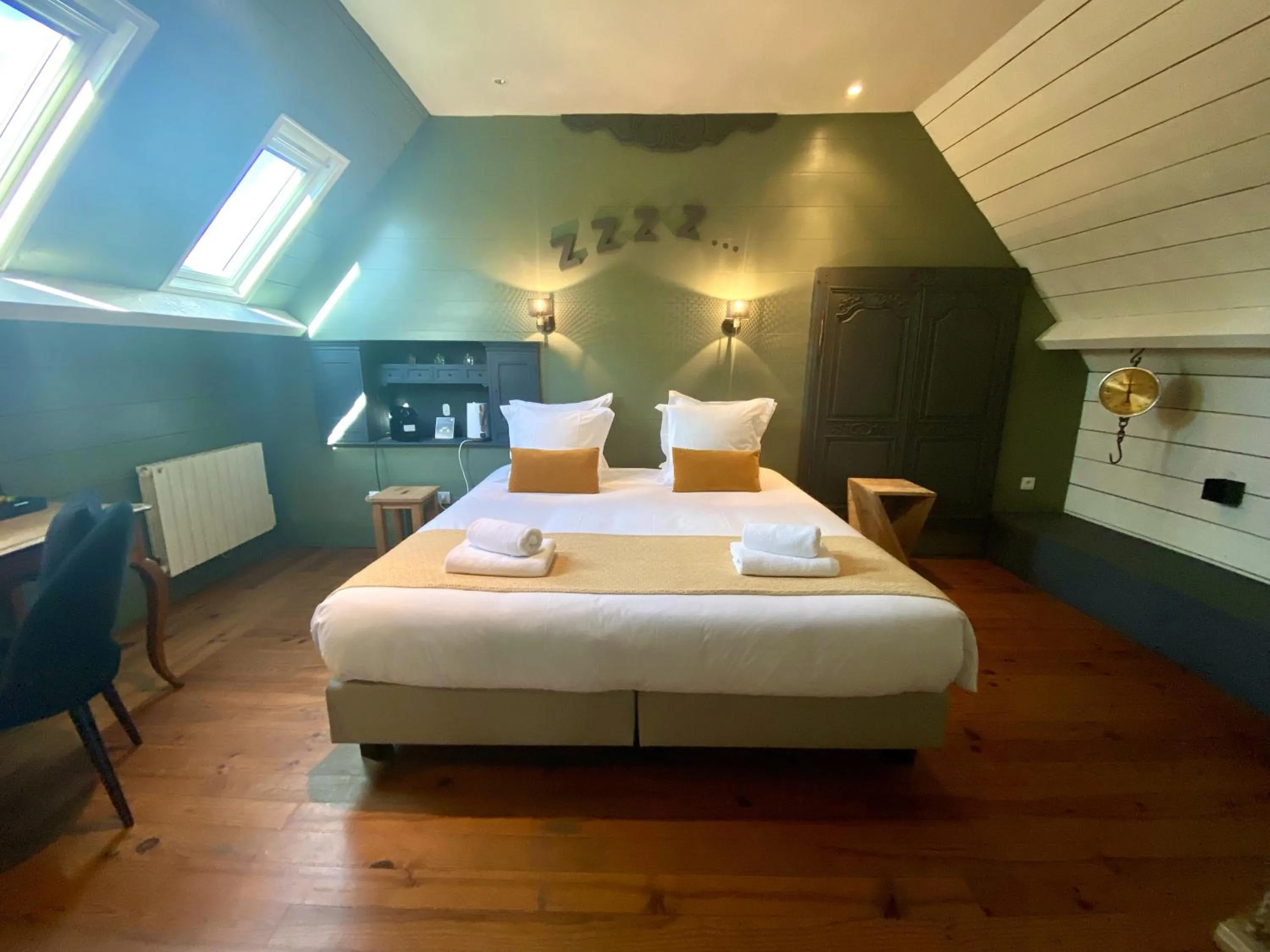 Photo of the whole room, Bed in Domaine Utah Beach - Le Grand Hard