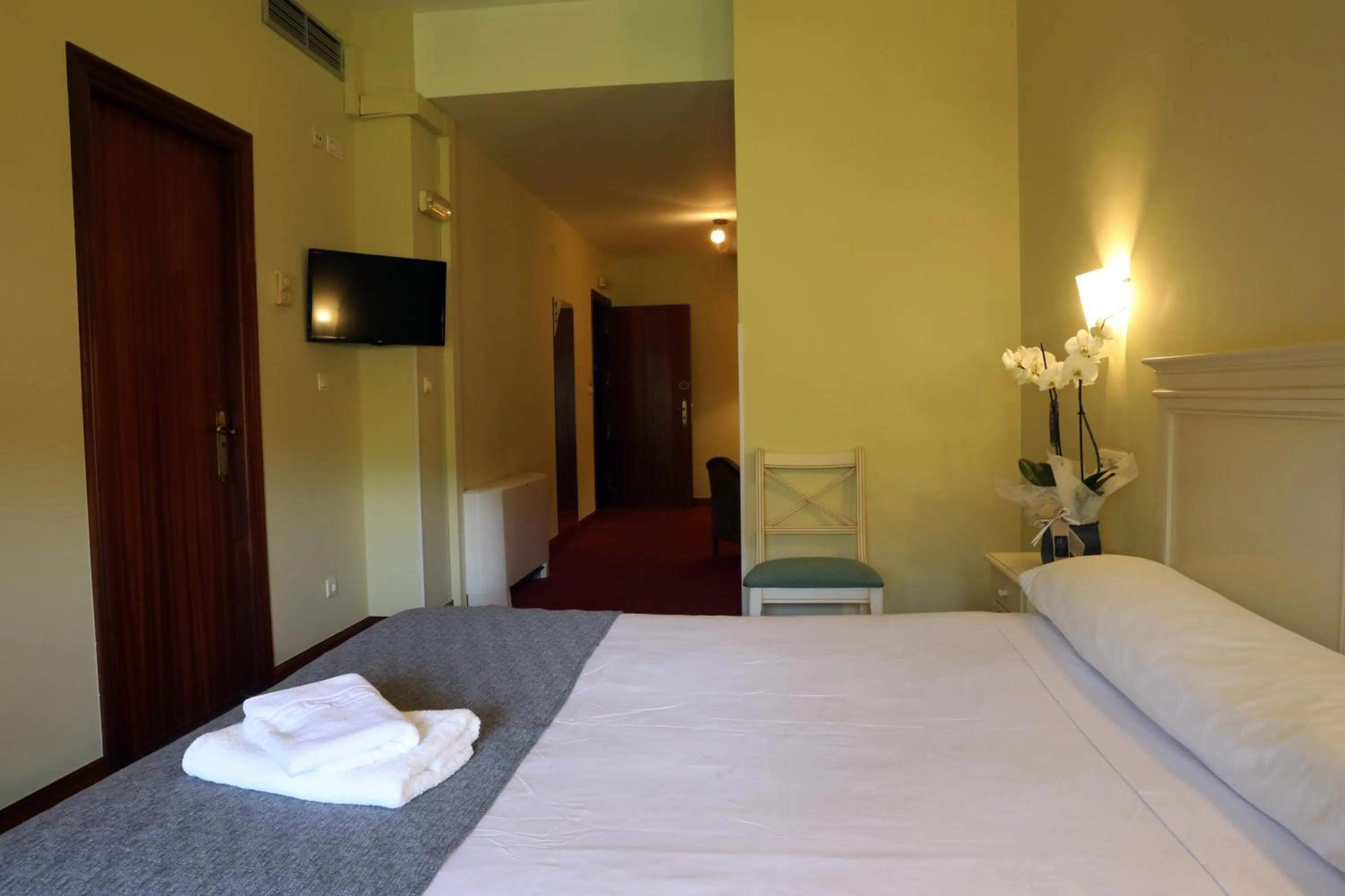 Bed in IRAIPE Ongi Hotel Auto Check-in