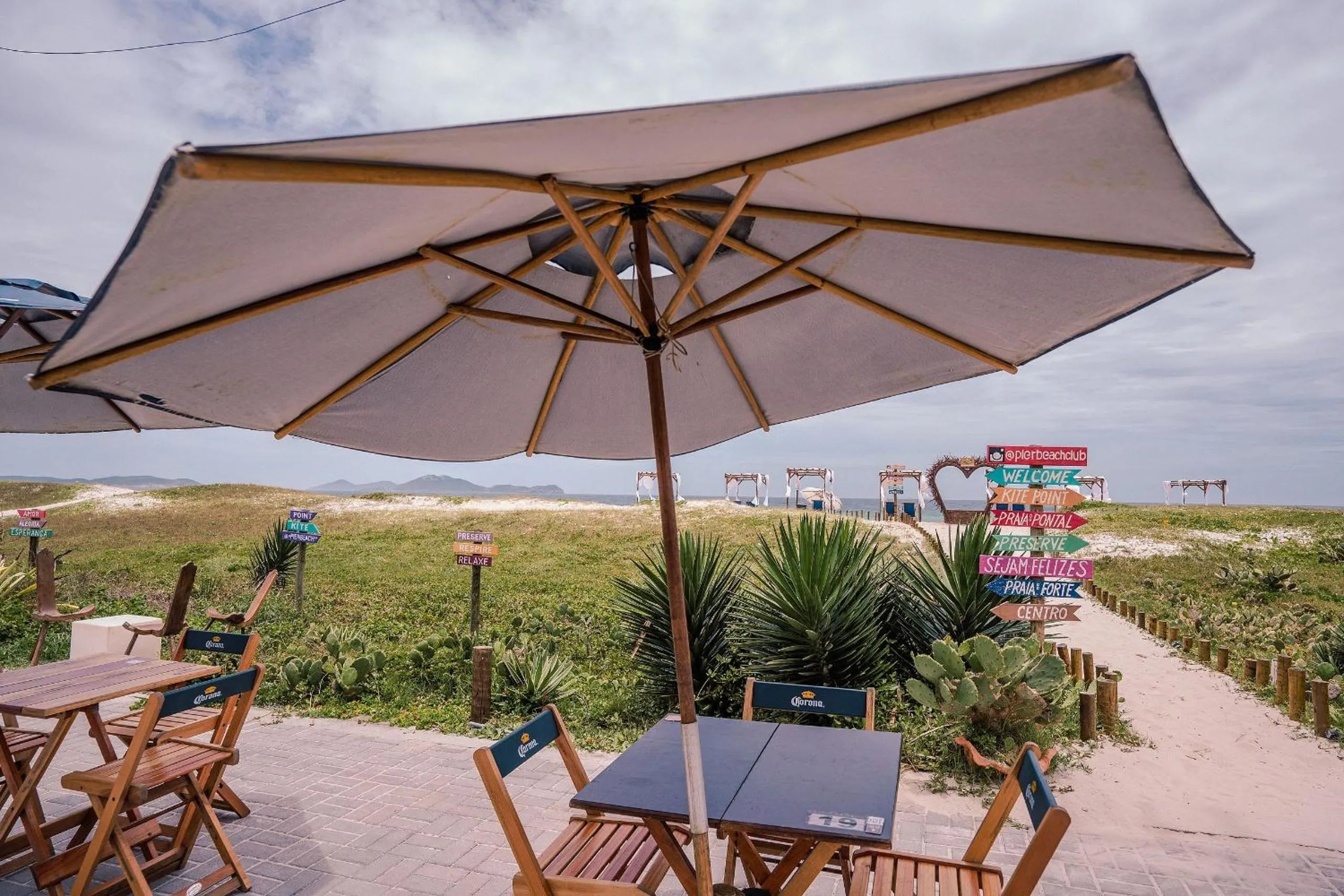 Restaurant/places to eat in Pier Beach Club