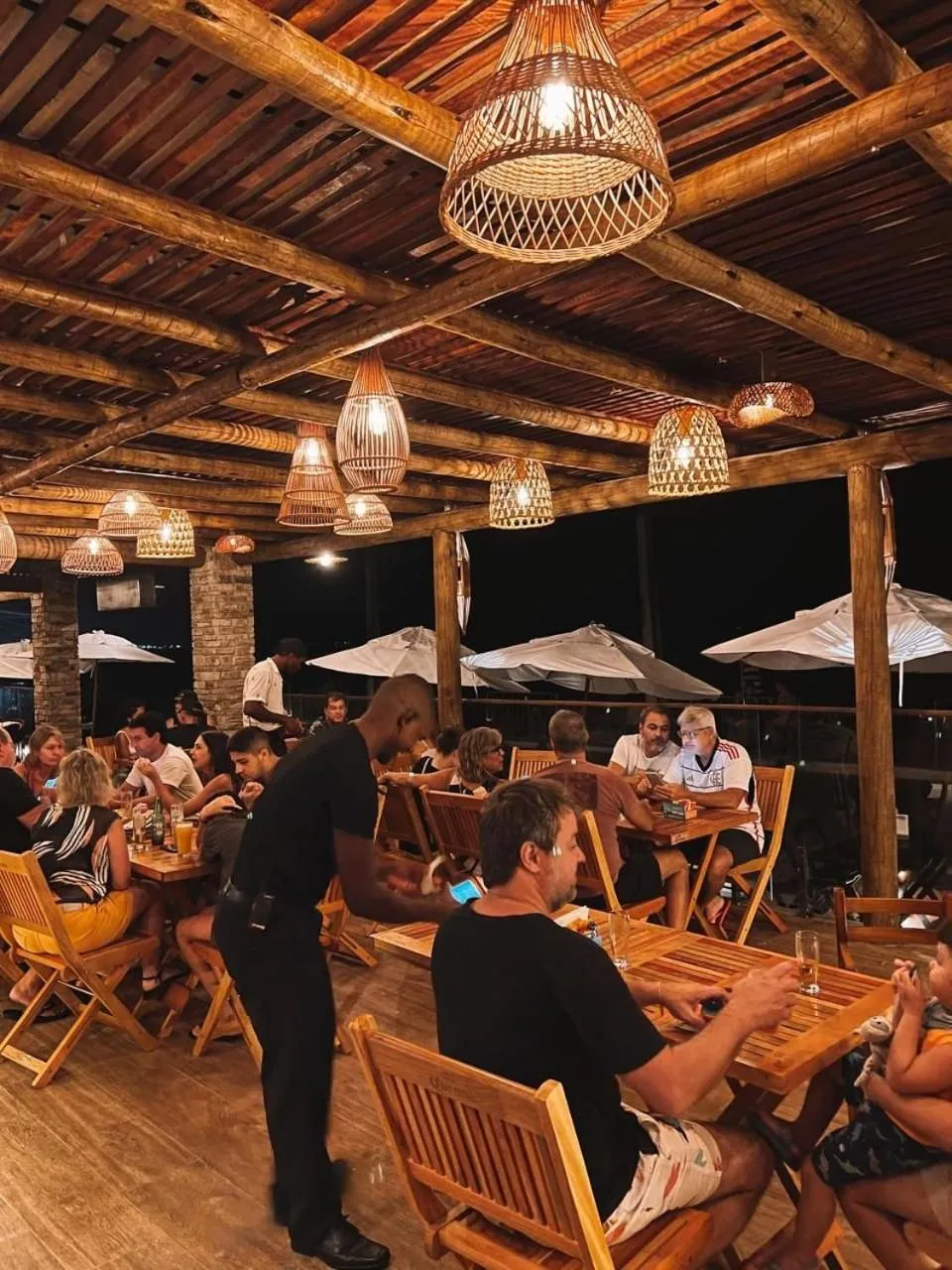 Restaurant/places to eat in Pier Beach Club