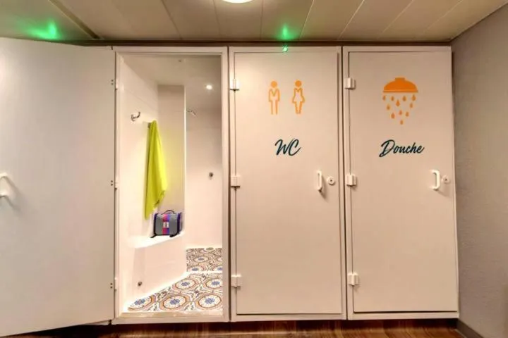 Bathroom in hotelF1 Beauvais