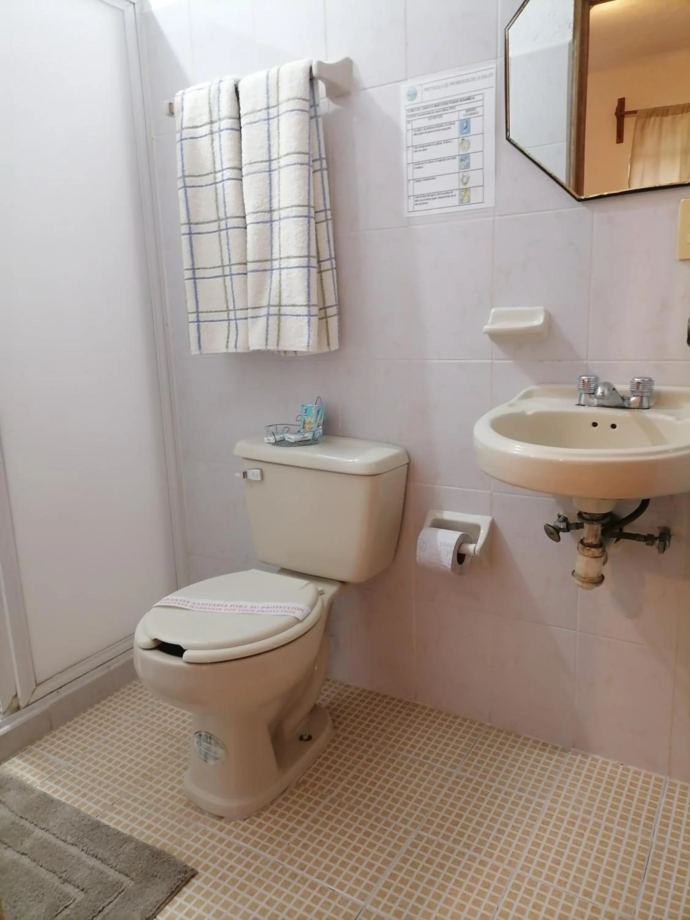 Bathroom in Posada Bugambilias