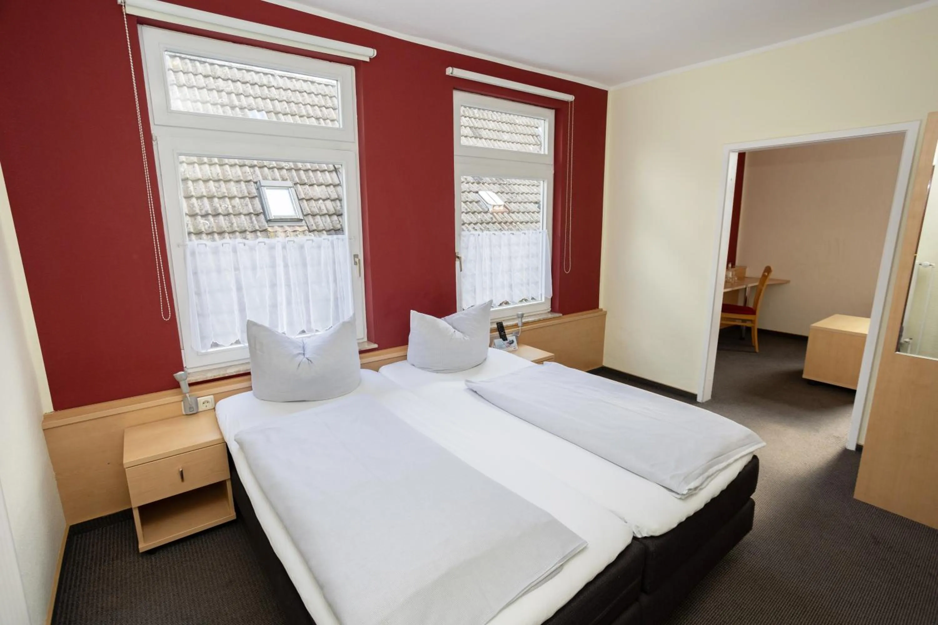 Photo of the whole room, Bed in Hotel Zur Linde