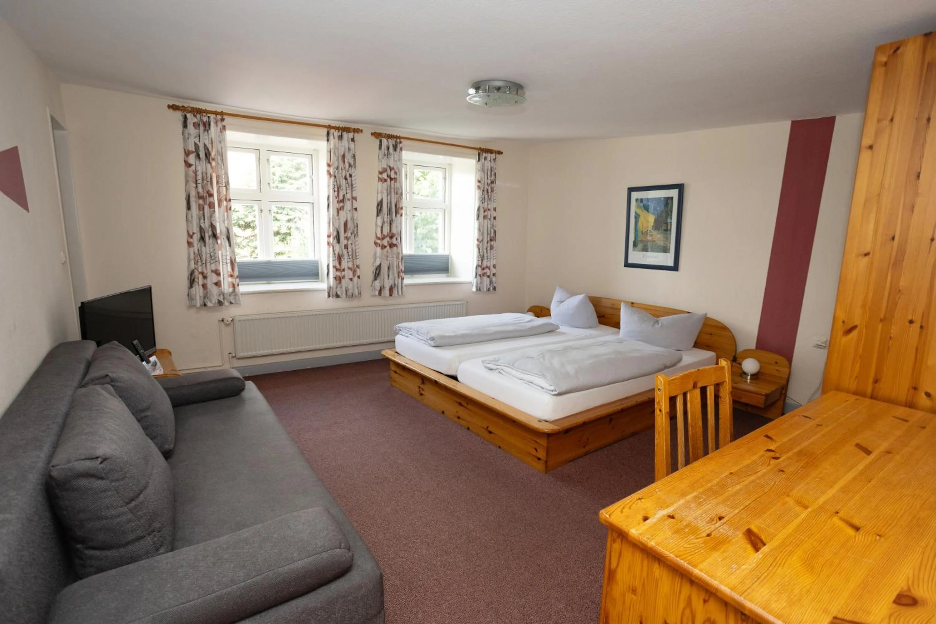 Photo of the whole room, Bed in Hotel Zur Linde