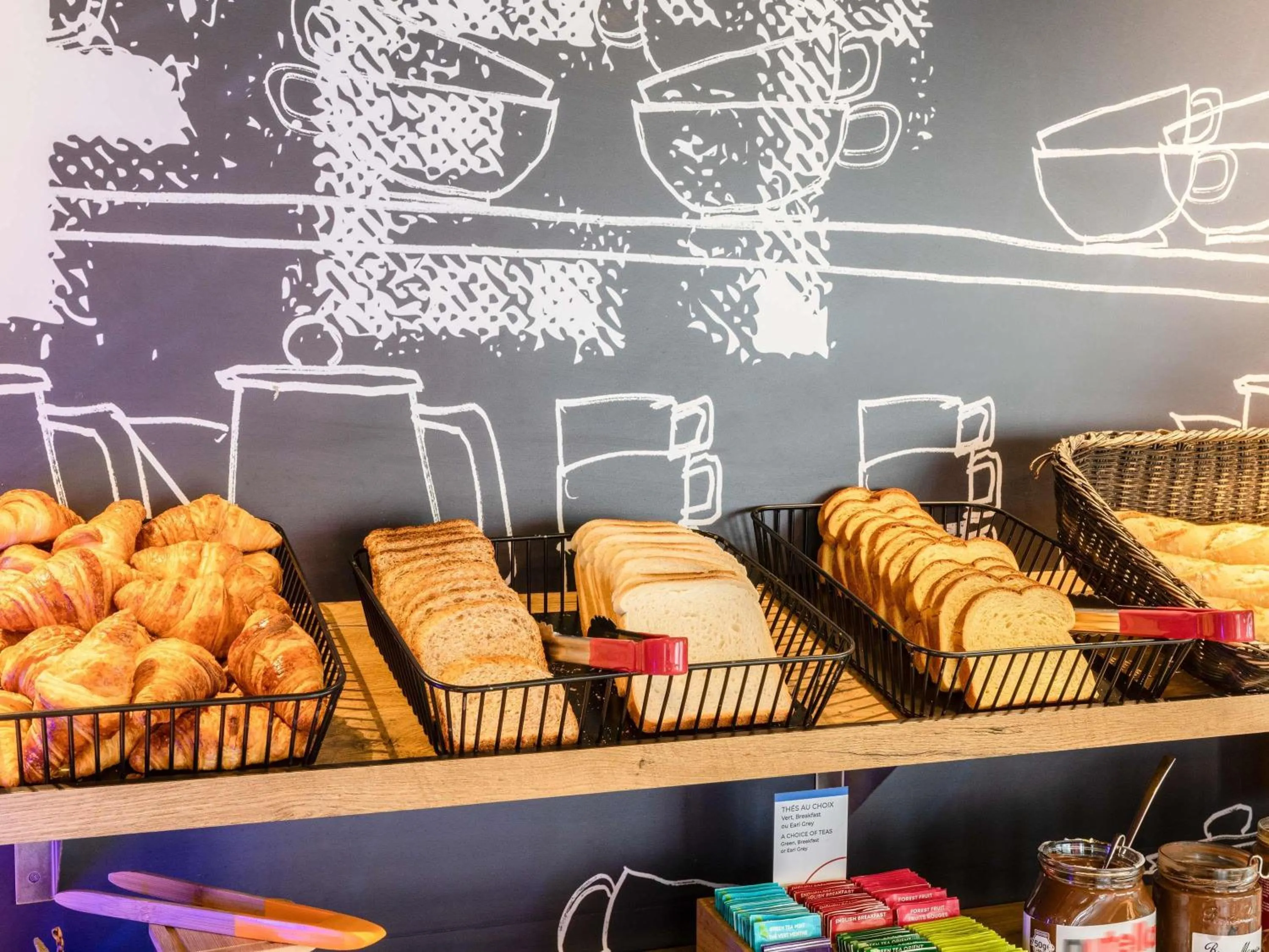 Breakfast in ibis budget Compiègne Centre-Ville