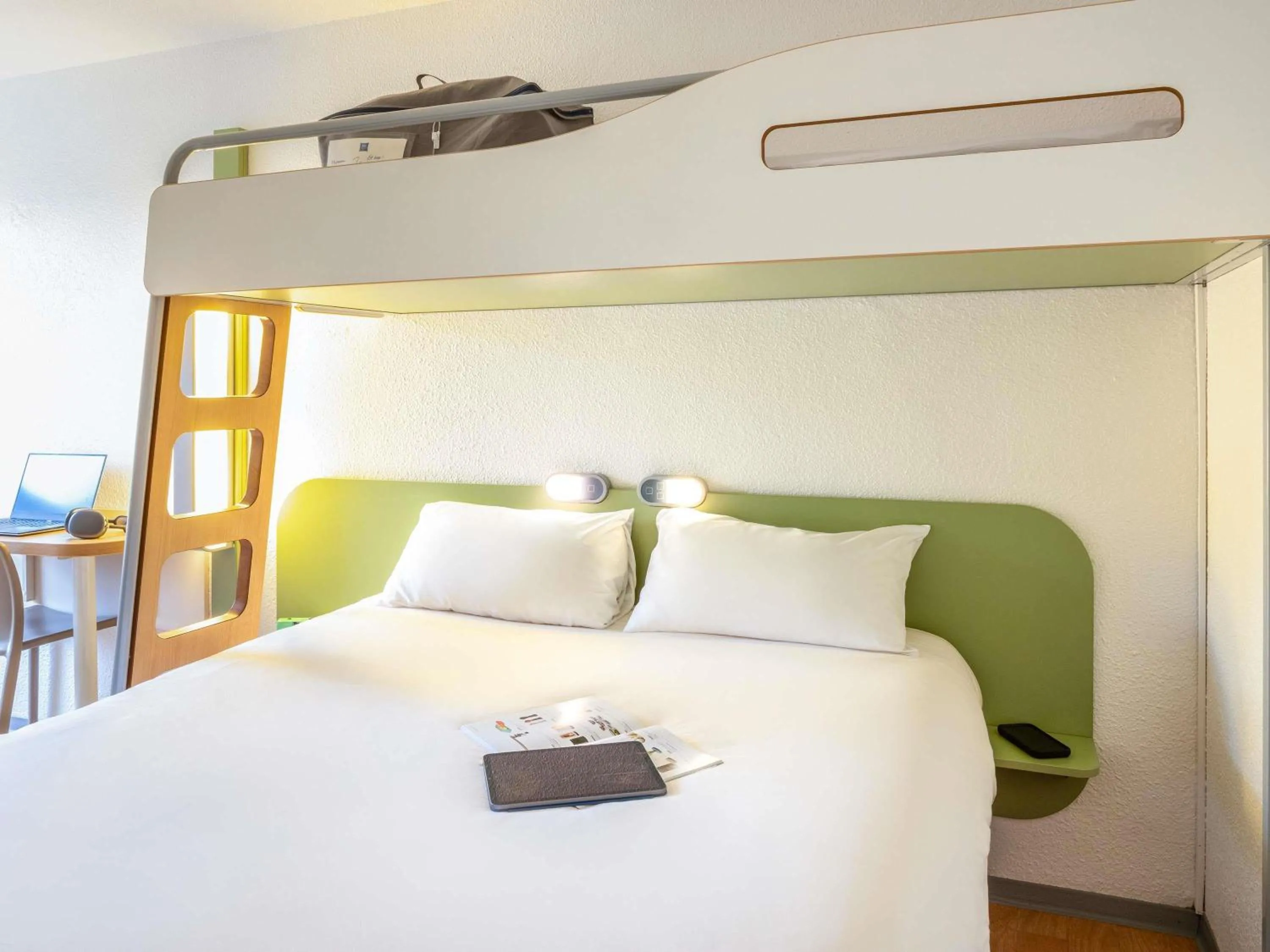 Bedroom, Bed in ibis budget Compiègne Centre-Ville