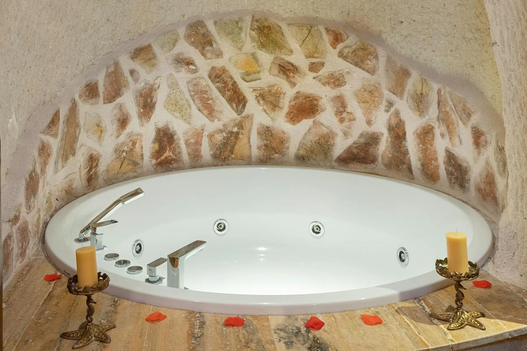 Hot Tub in Elysion Cave Suites