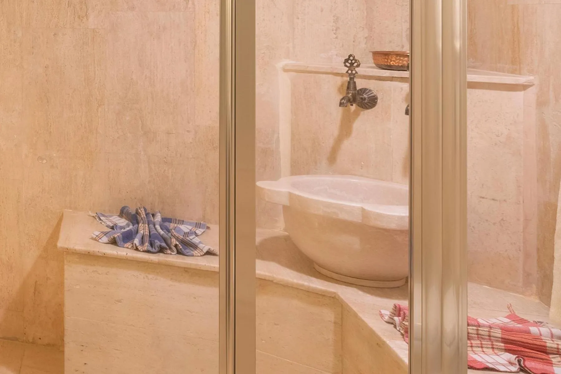 Public Bath in Elysion Cave Suites