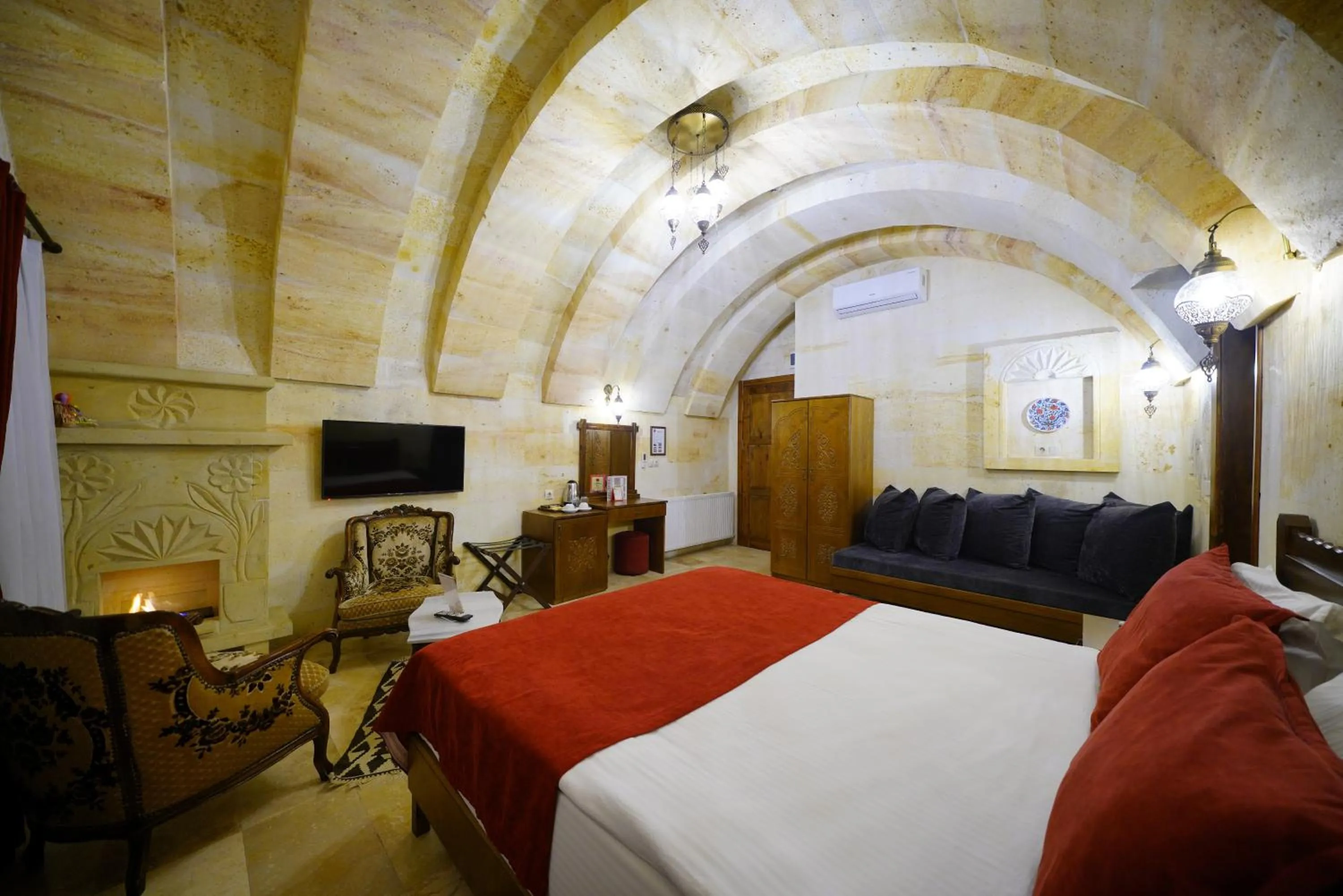 Bed in Balloon Cave Hotel