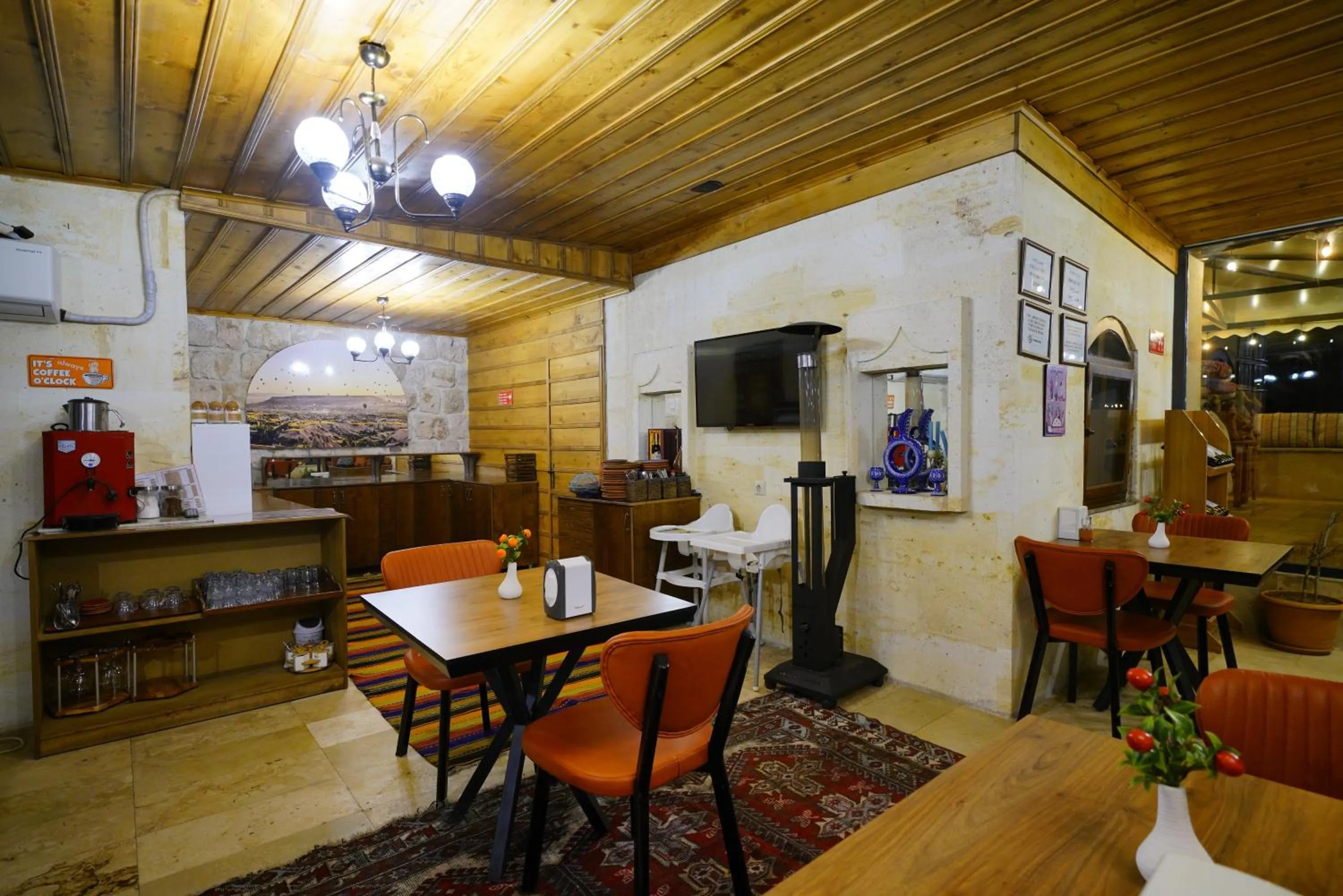 Restaurant/places to eat in Balloon Cave Hotel