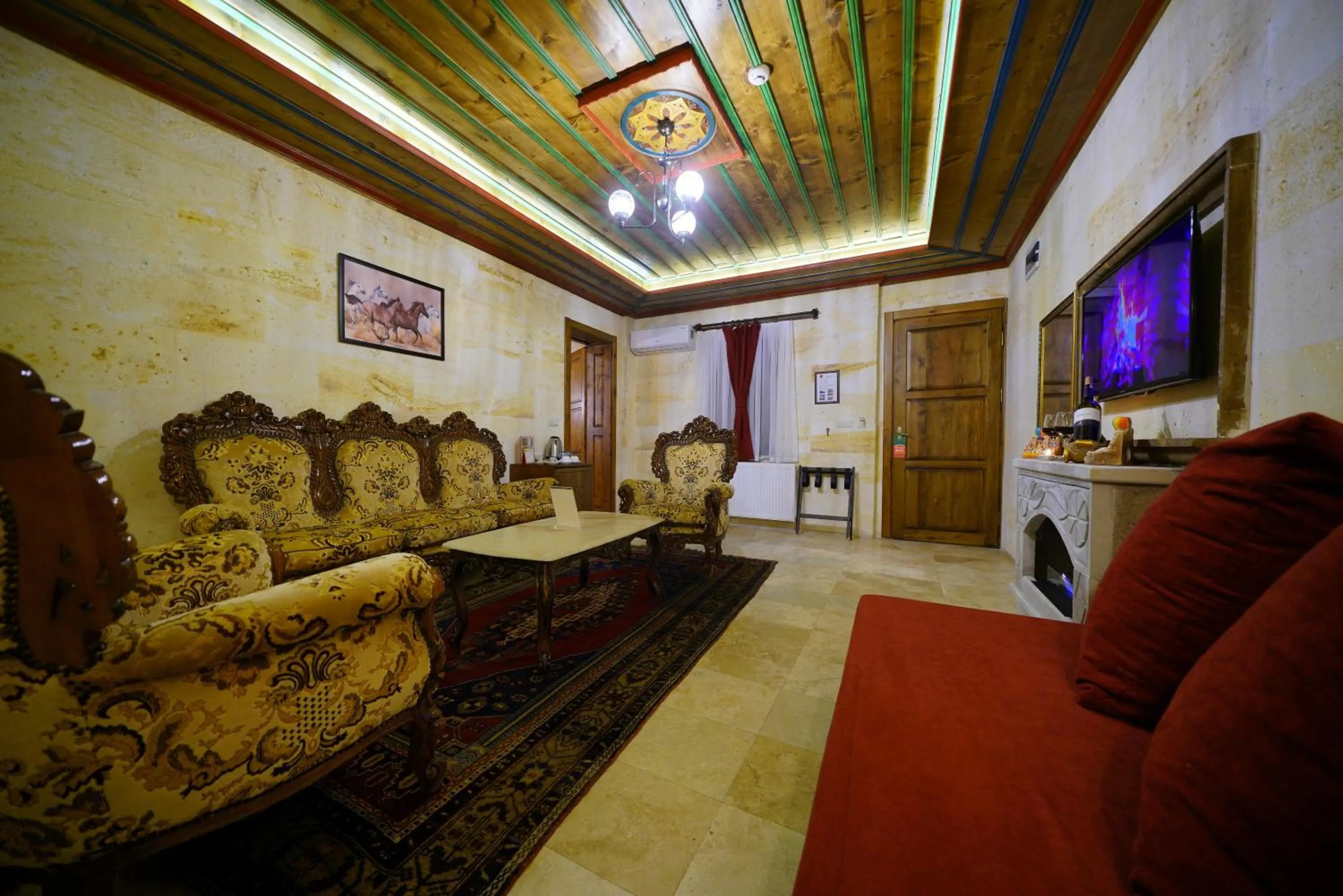 TV and multimedia in Balloon Cave Hotel