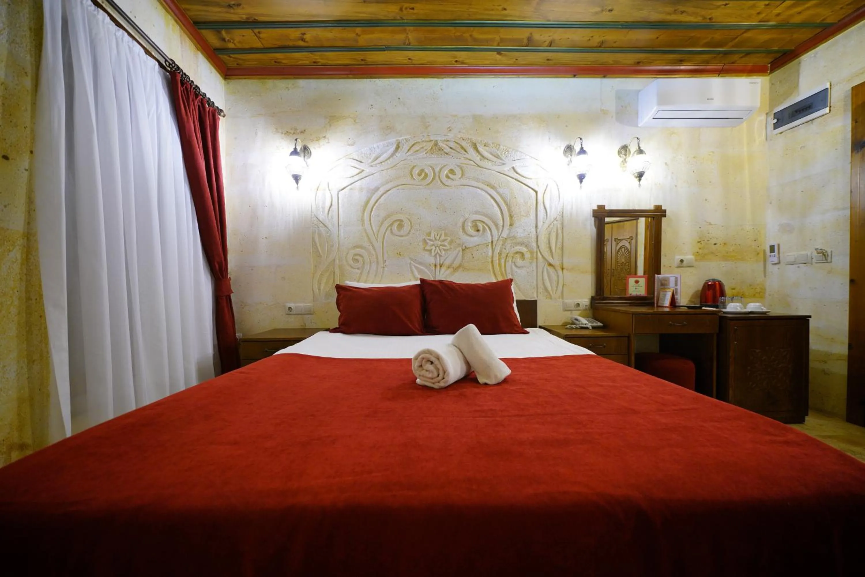 Bed in Balloon Cave Hotel