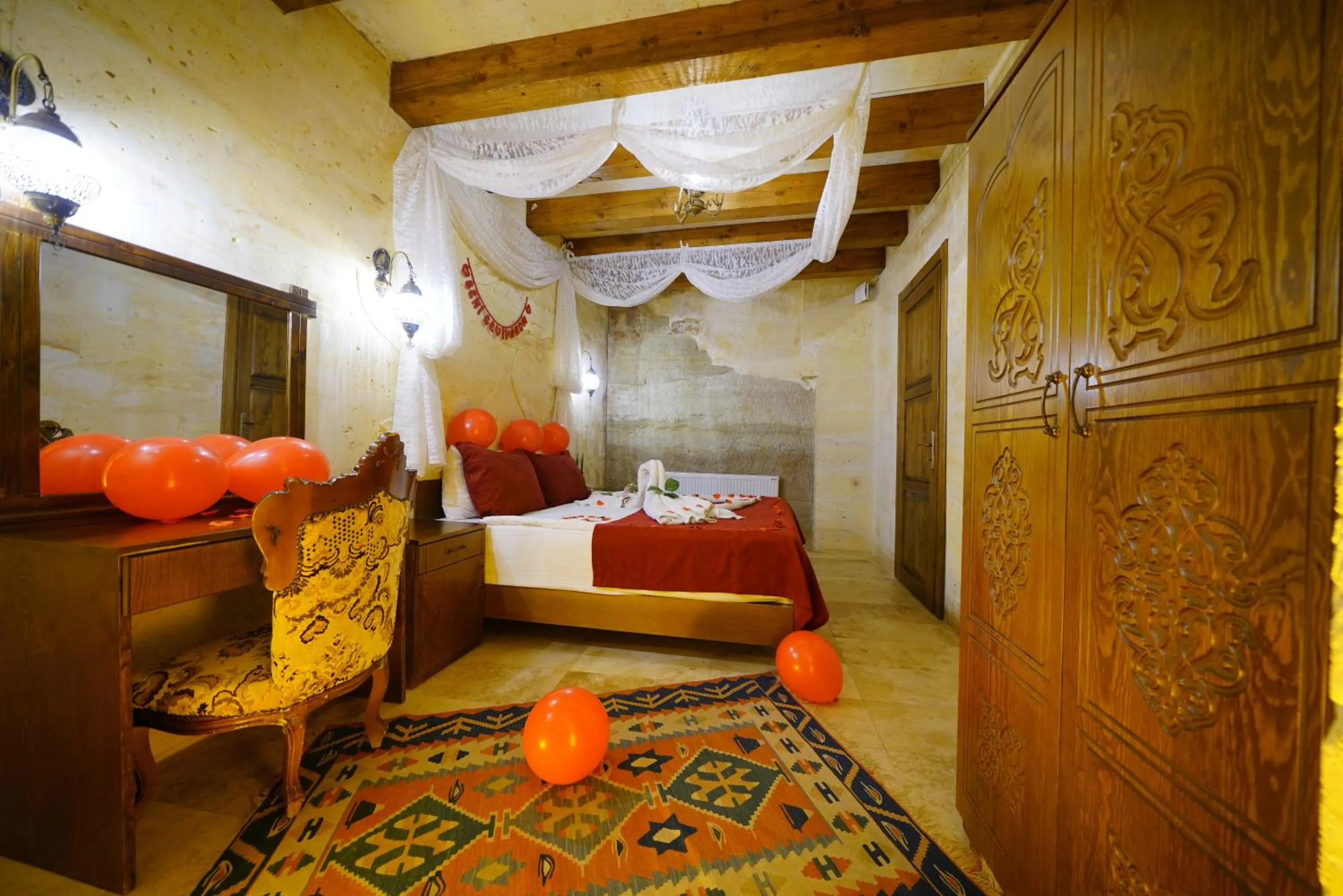 Bed in Balloon Cave Hotel