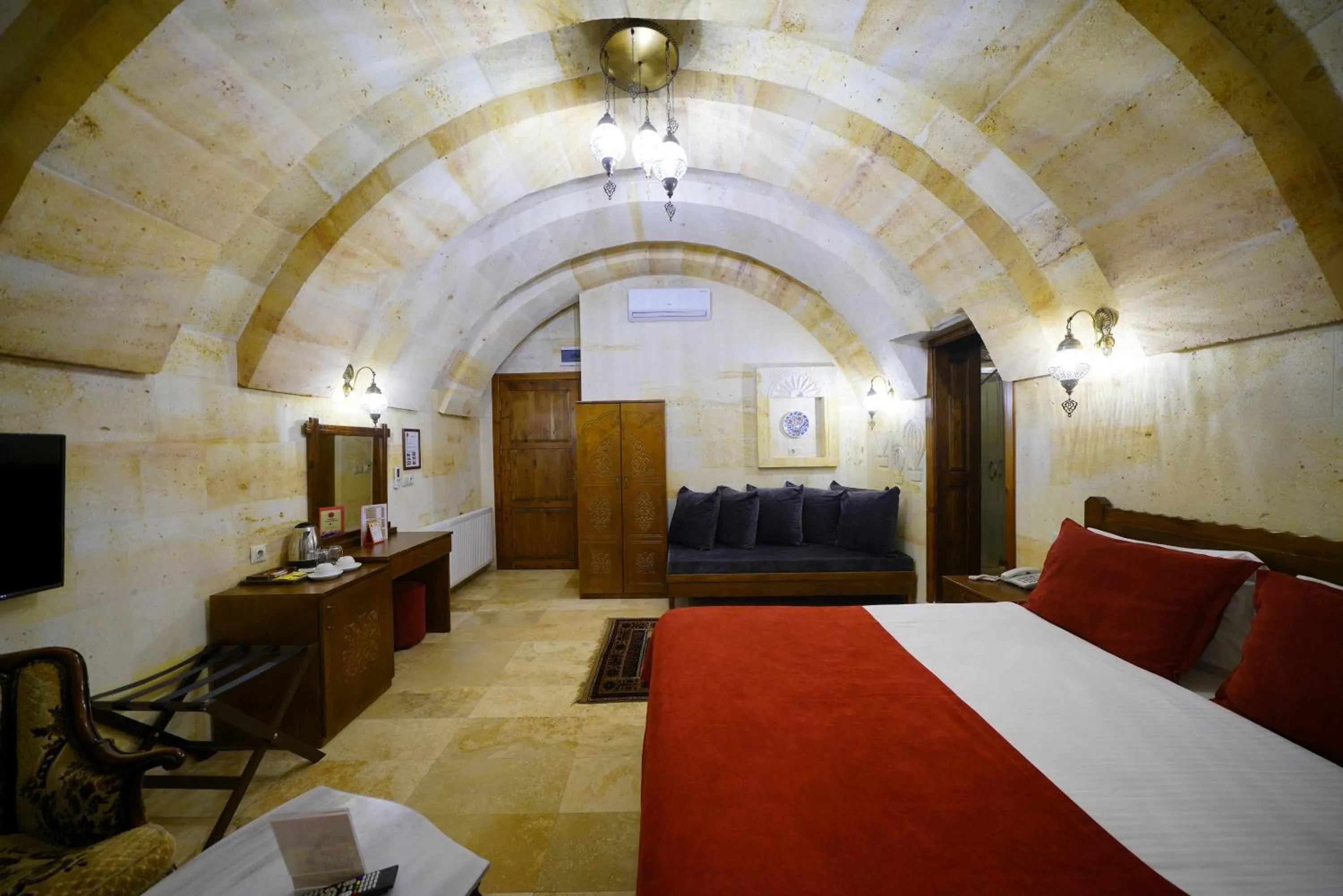 Bed in Balloon Cave Hotel