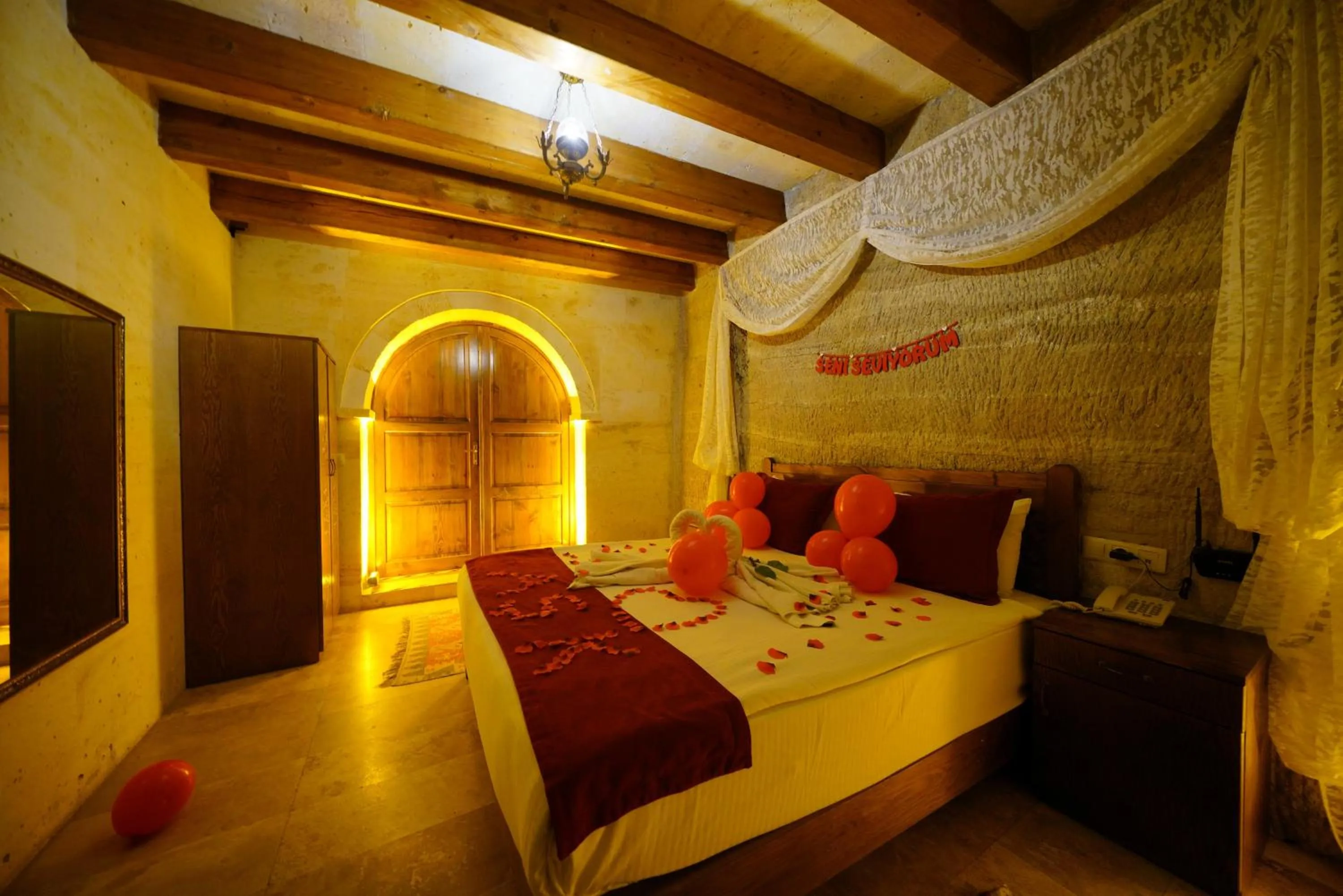 Bed in Balloon Cave Hotel