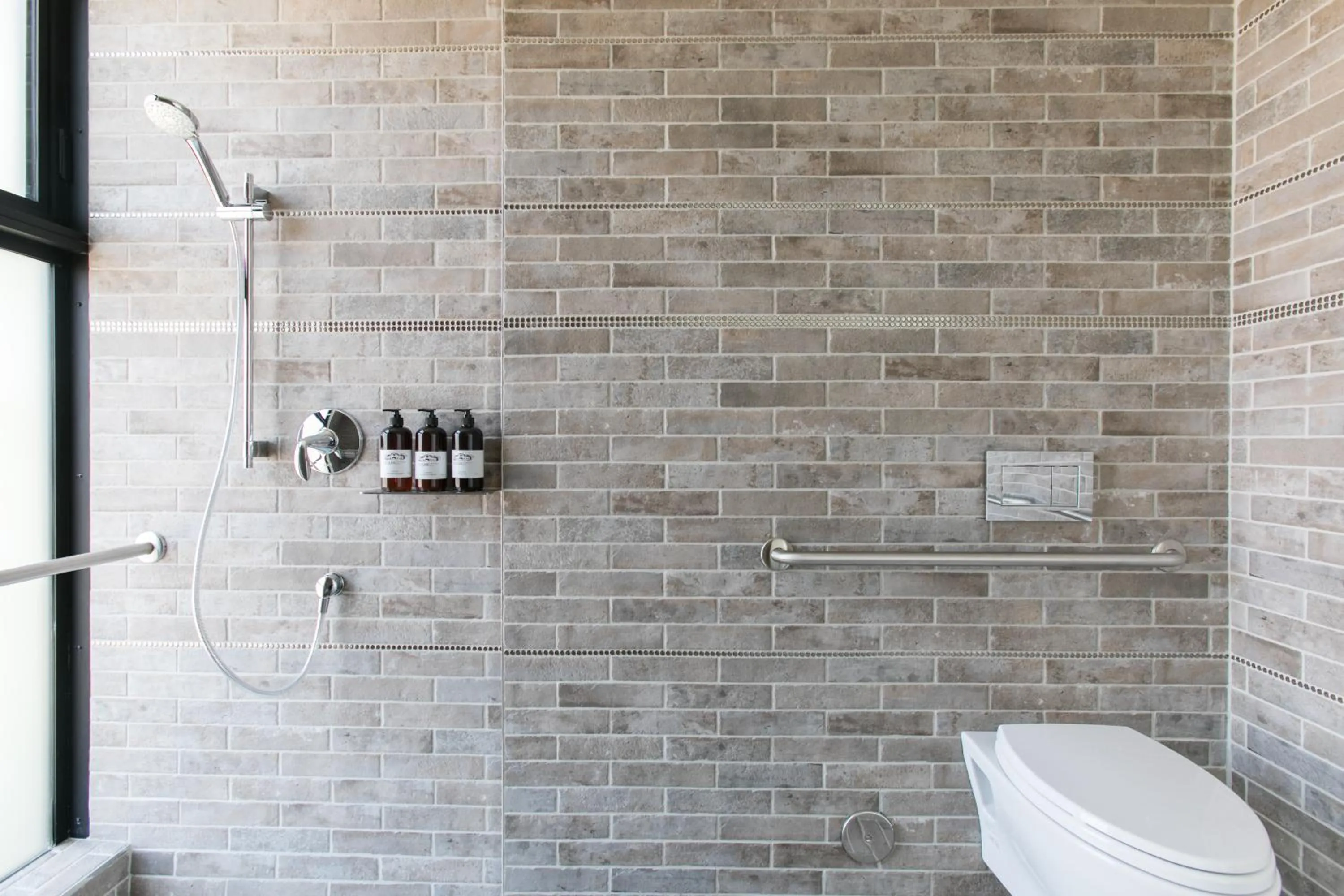 Shower in Geneseo Inn