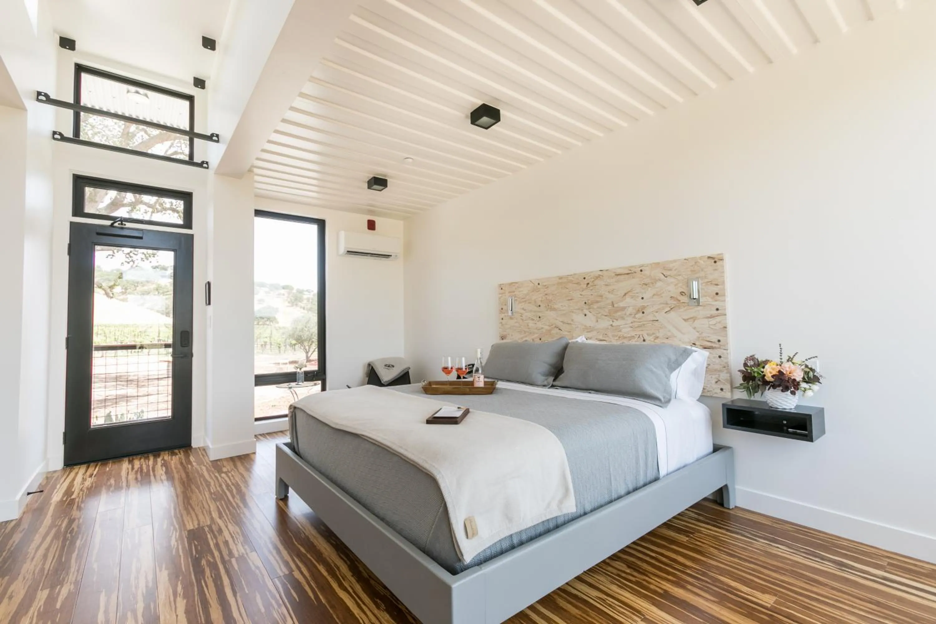 Bedroom, Bed in Geneseo Inn