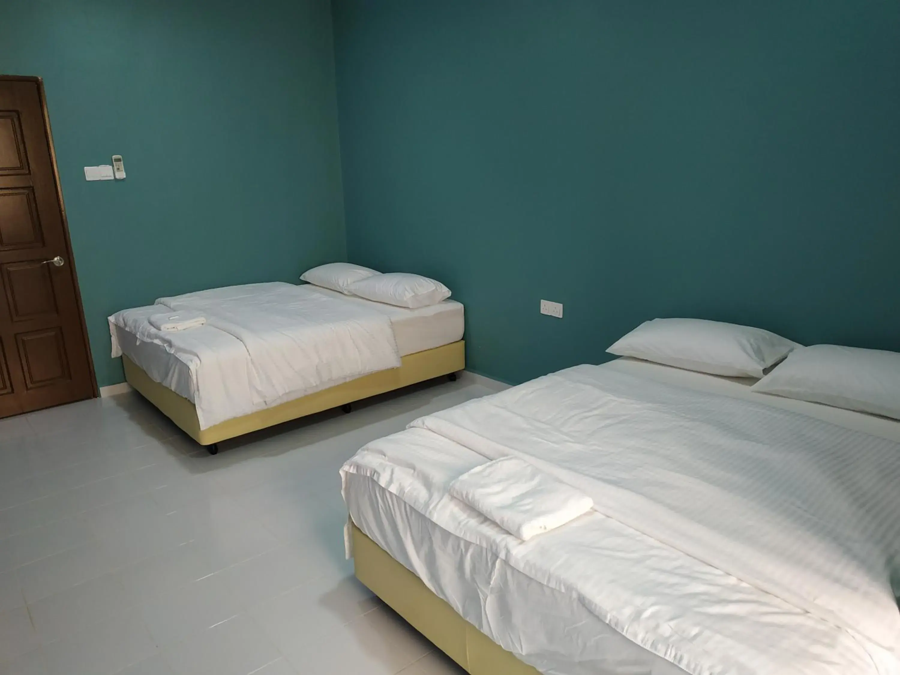 Quadruple Room in Qeyjan Hotel Quadruple Room in Qeyjan Hotel