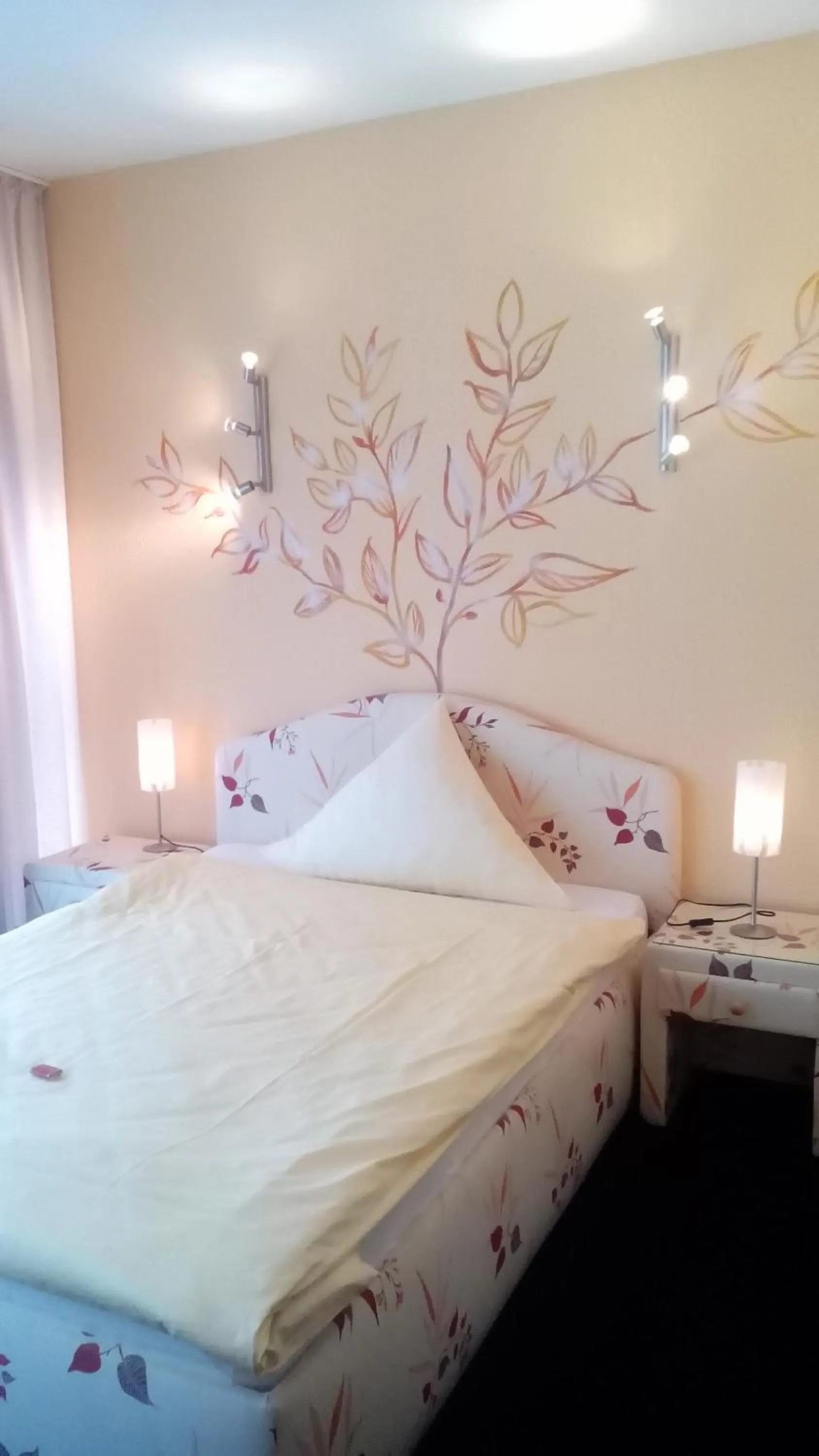 Photo of the whole room, Bed in Europa Hotel Garni free parking