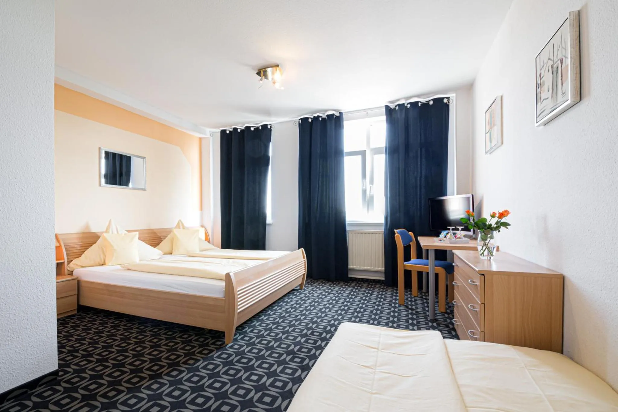 Photo of the whole room, Bed in Europa Hotel Garni free parking