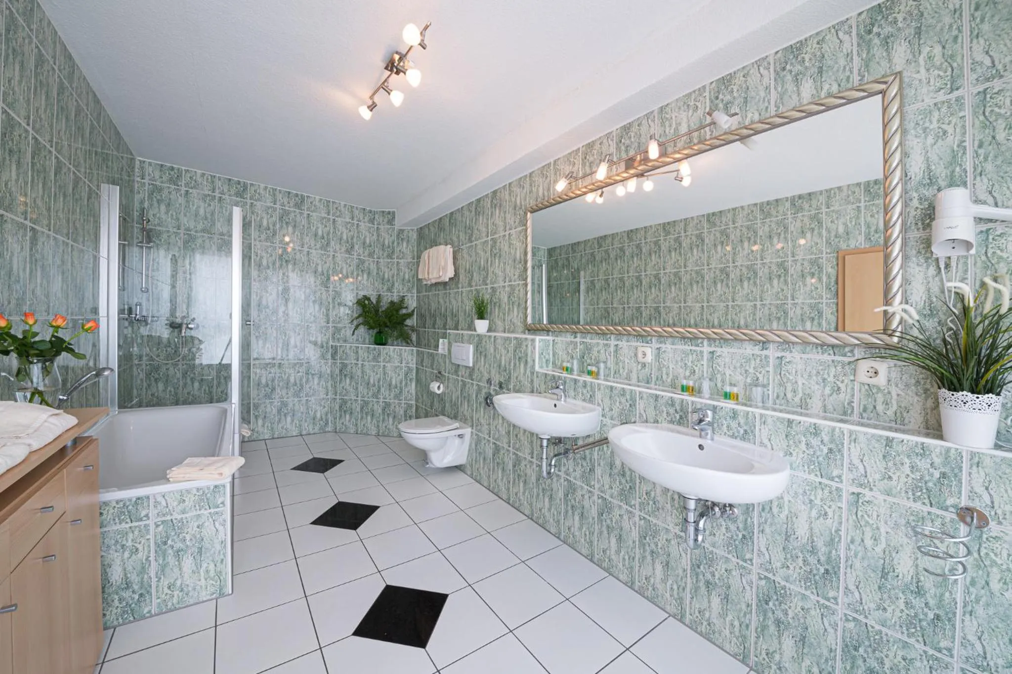 Bathroom in Europa Hotel Garni free parking
