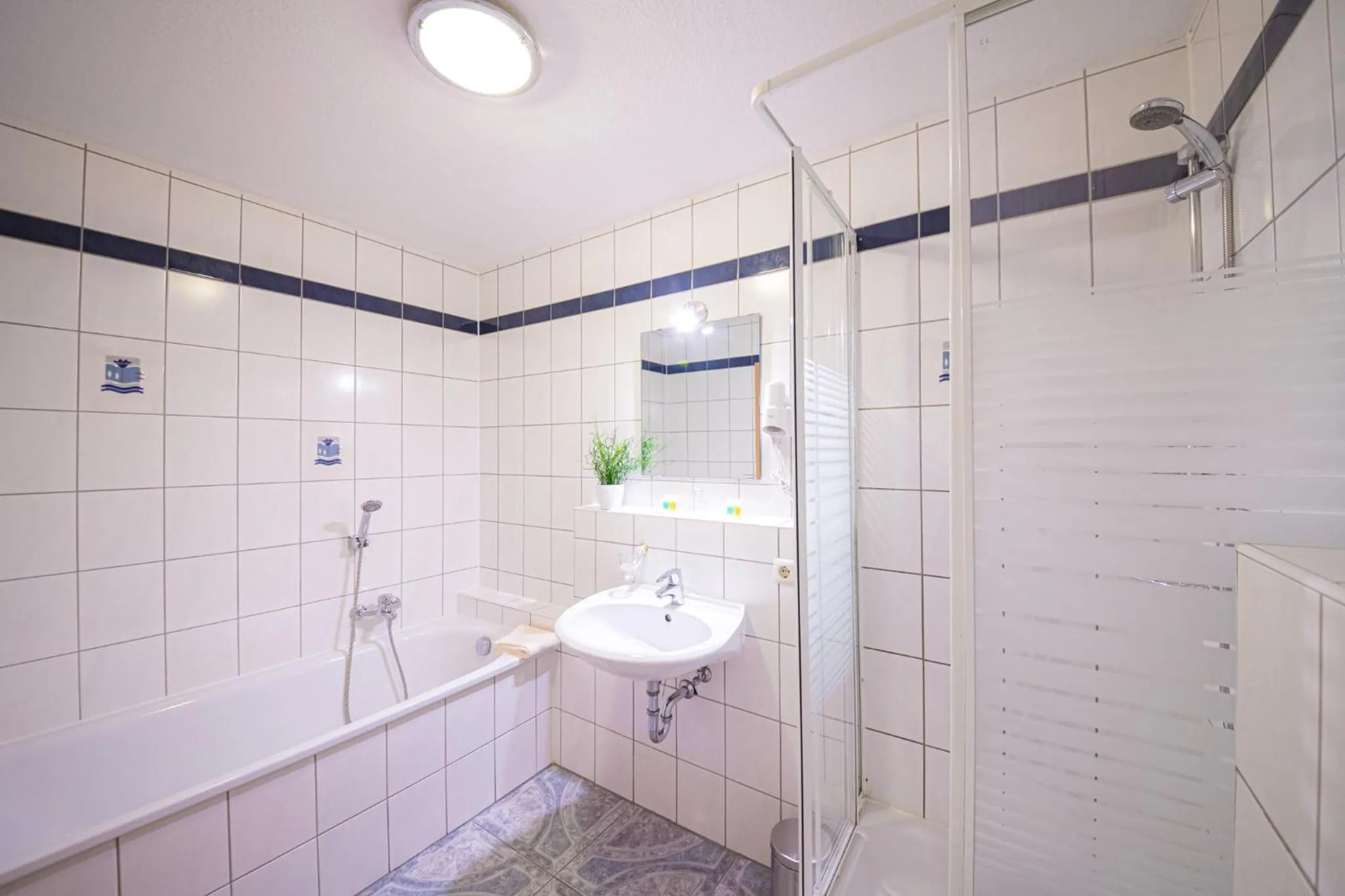 Bathroom in Europa Hotel Garni free parking