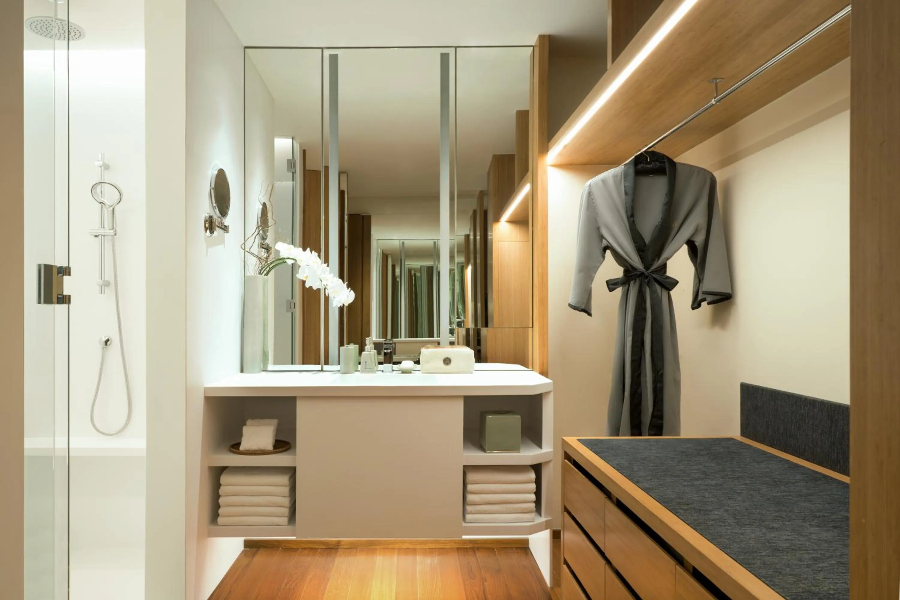 Bathroom, Bed in Chiva-Som International Health Resorts