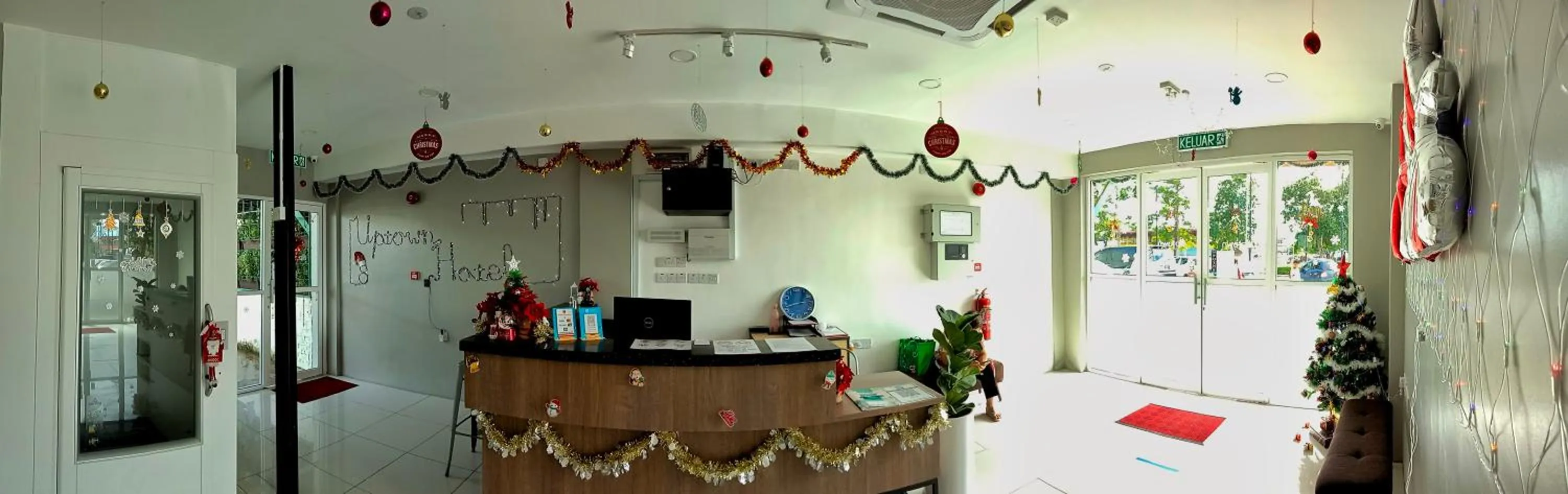 Facade/entrance in Uptown Hotel