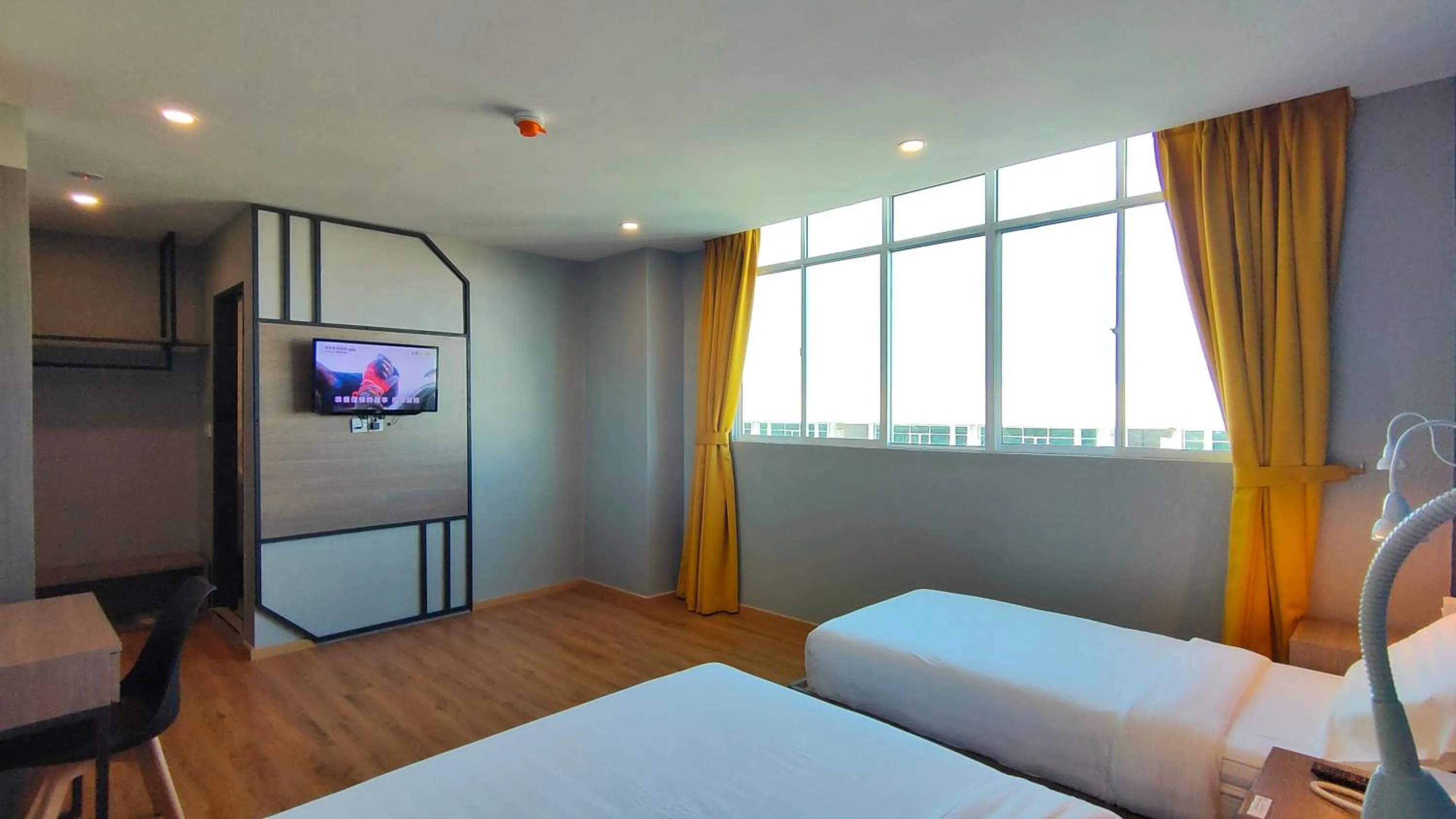 Photo of the whole room, Bed in Uptown Hotel