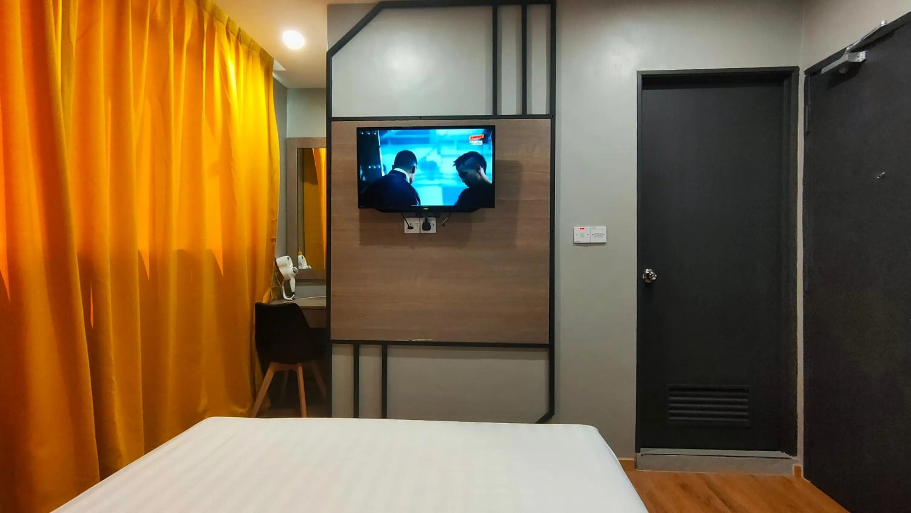 Photo of the whole room, Bed in Uptown Hotel