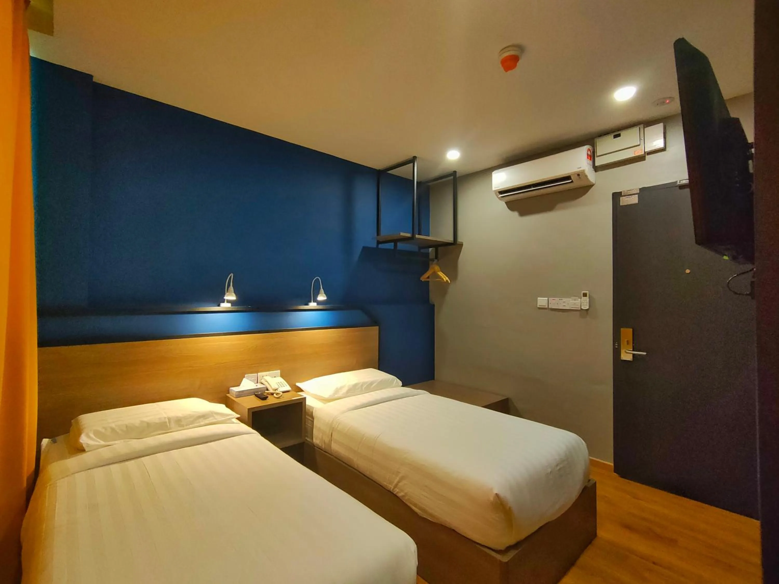 Photo of the whole room, Bed in Uptown Hotel