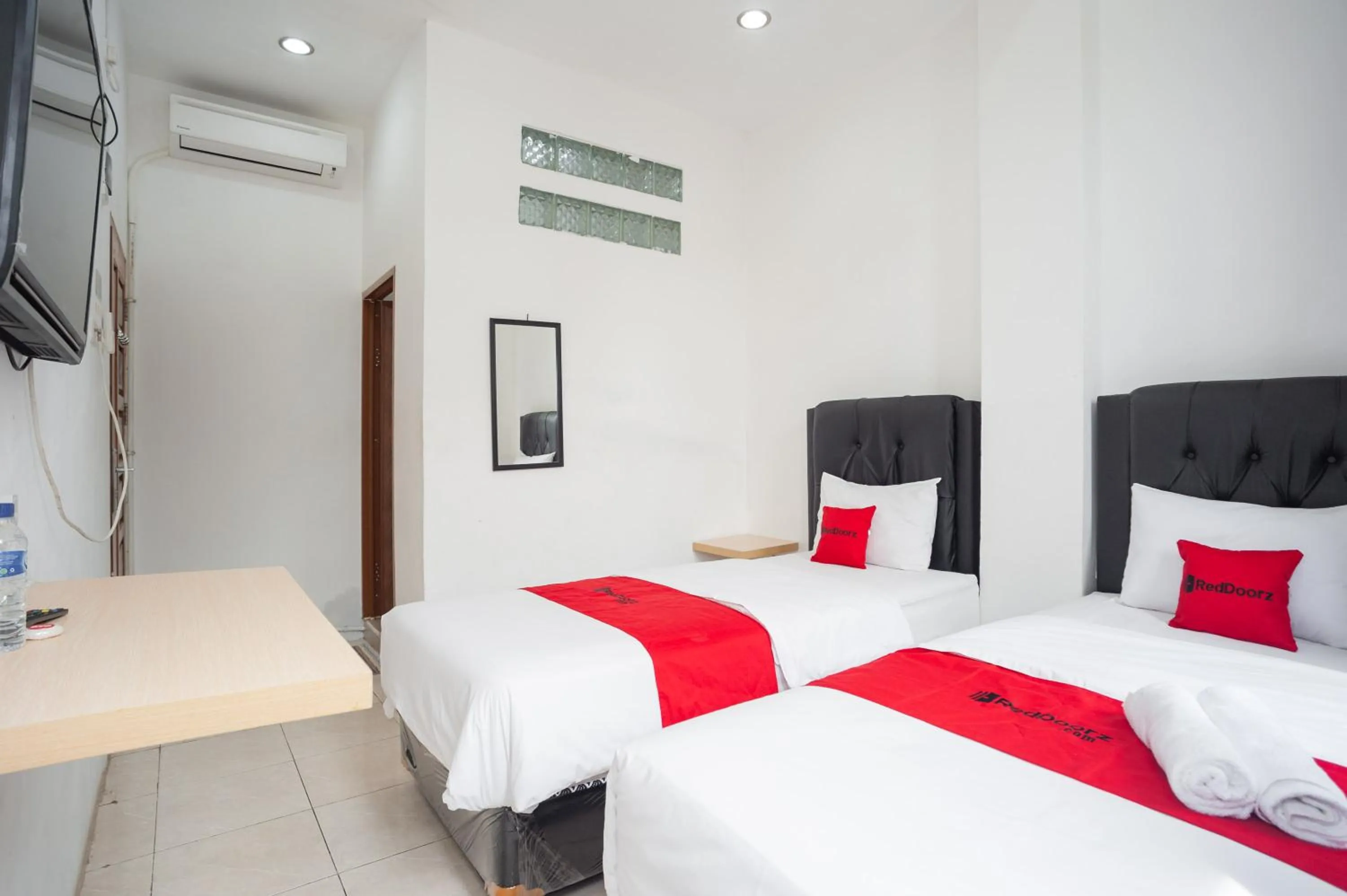 Bedroom, Bed in RedDoorz at Jalan Bangau Palembang
