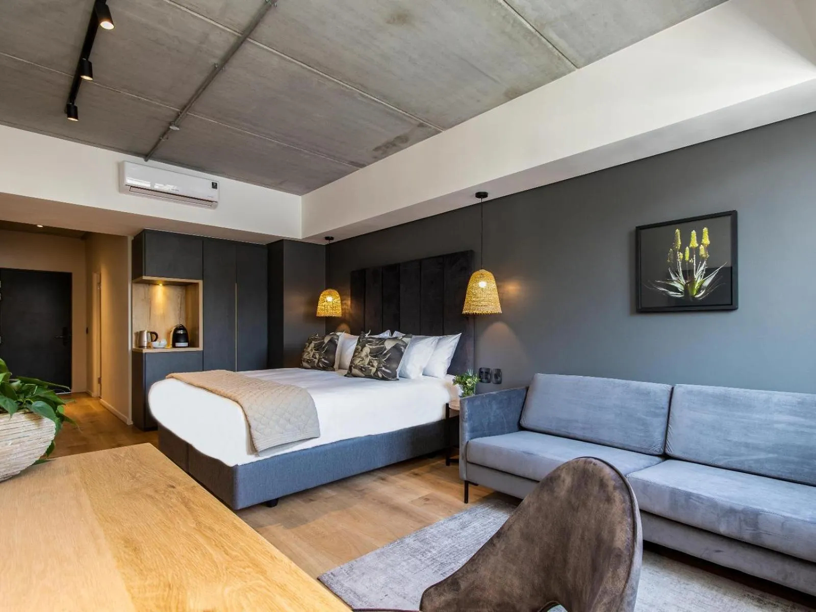 Bed in Kloof Street Hotel - Lion Roars Hotels & Lodges