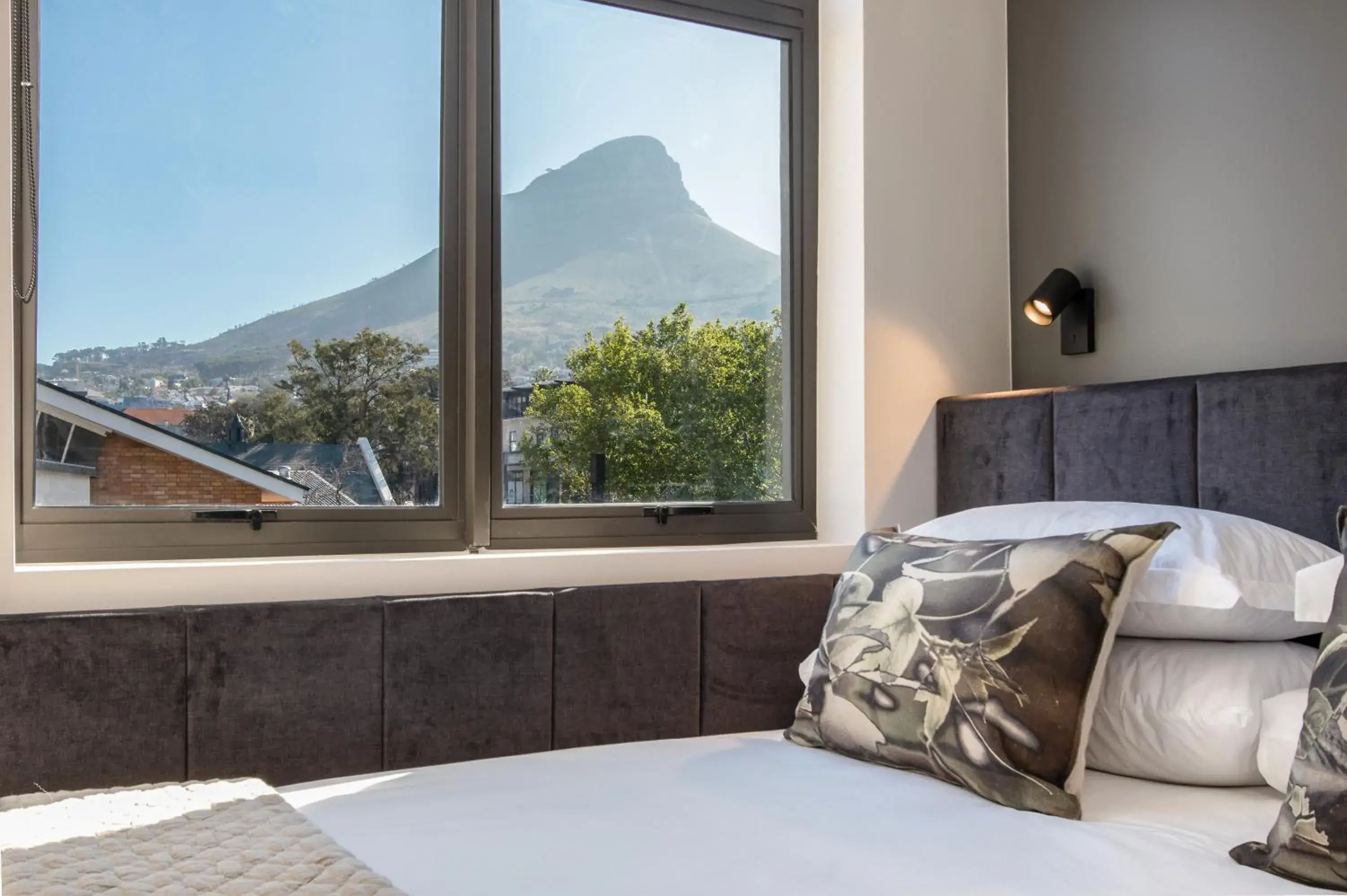 Economy Room with Mountain View in Kloof Street Hotel - Lion Roars Hotels & Lodges Economy Room with Mountain View in Kloof Street Hotel - Lion Roars Hotels & Lodges