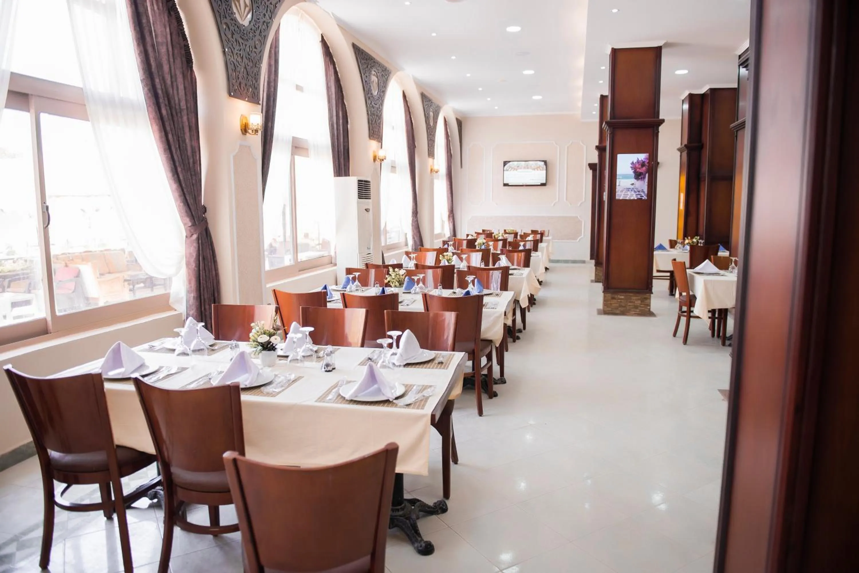 Restaurant/places to eat in Jewel Port Said Hotel