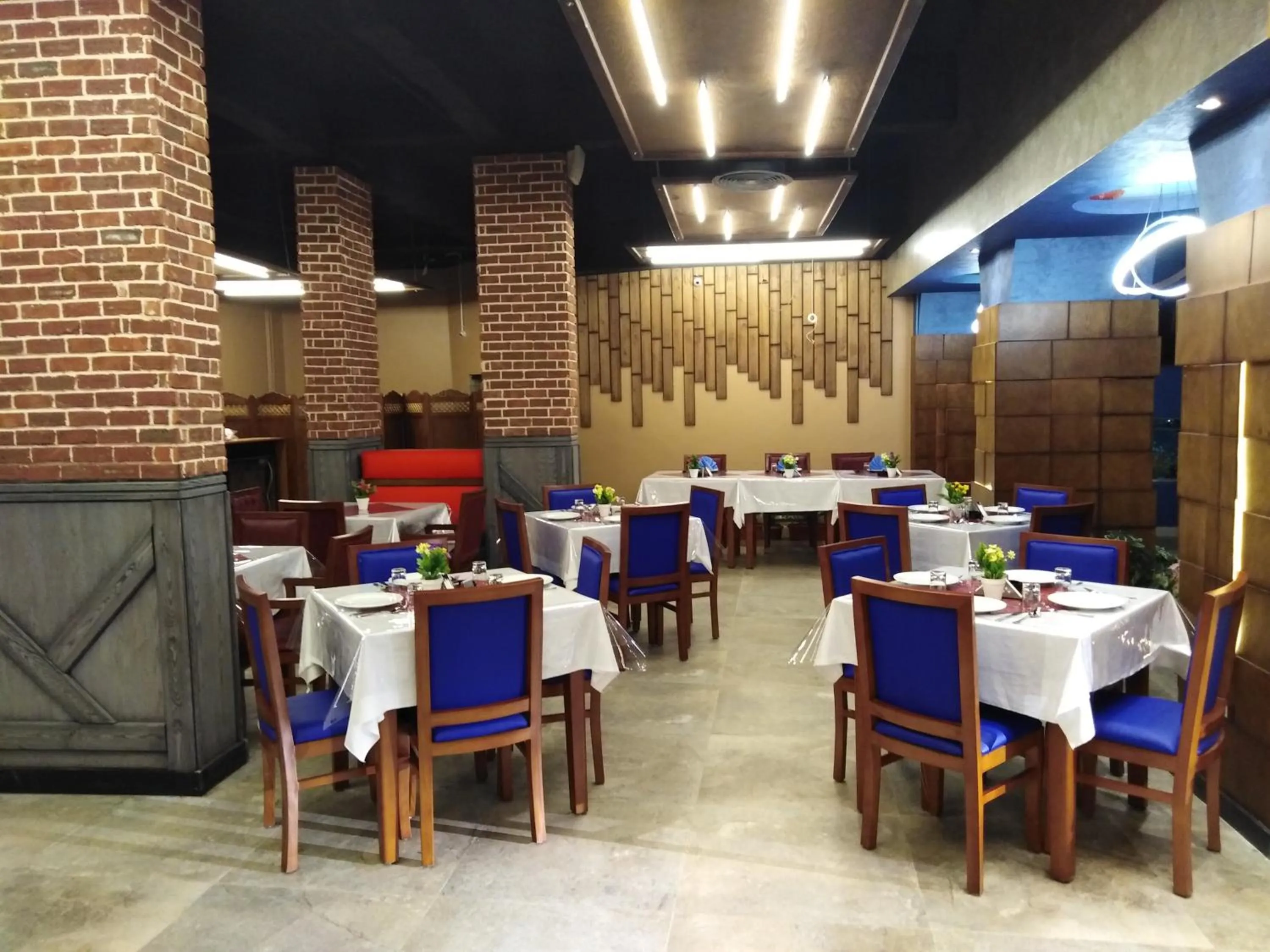 Restaurant/places to eat in Jewel Port Said Hotel