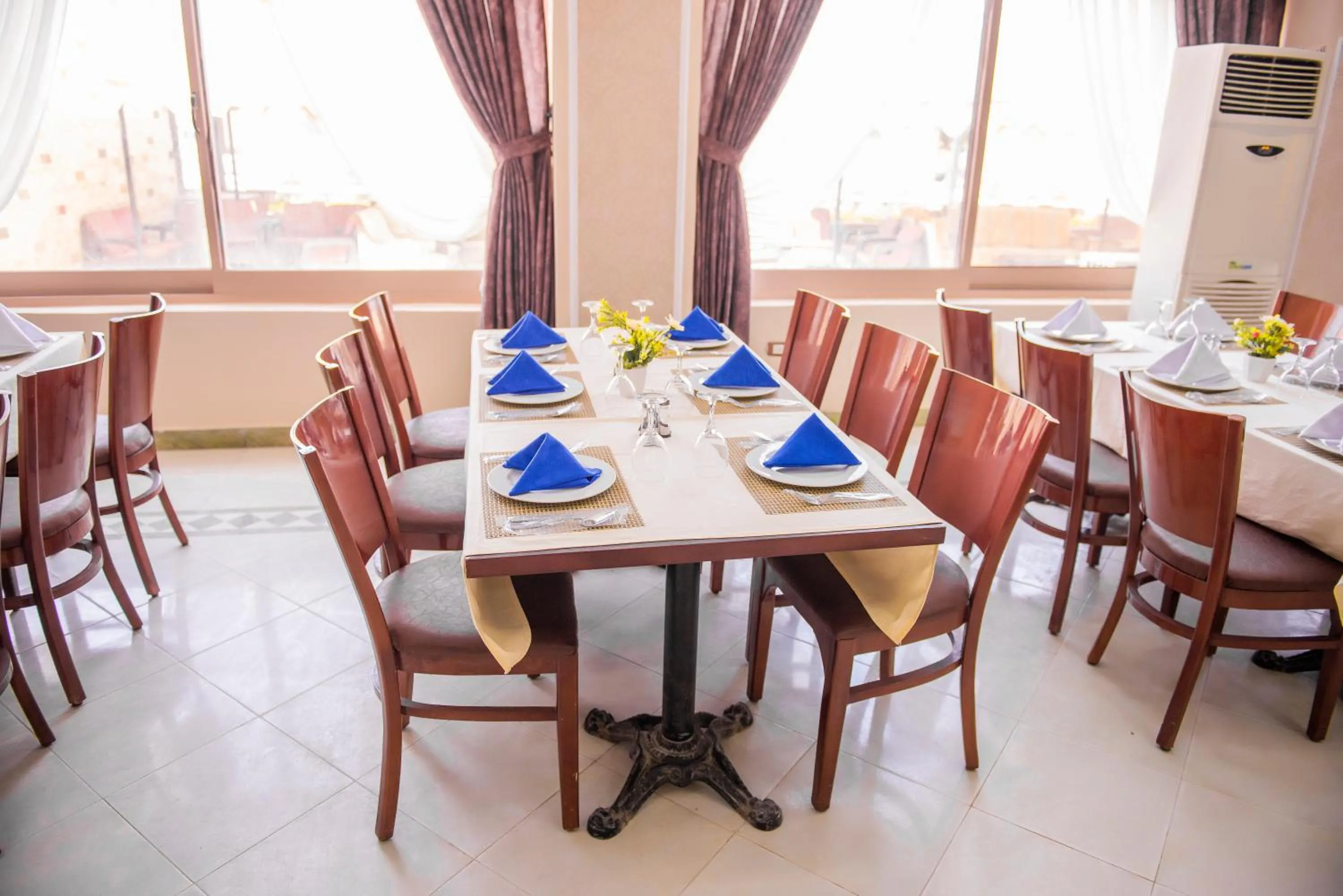 Restaurant/places to eat in Jewel Port Said Hotel