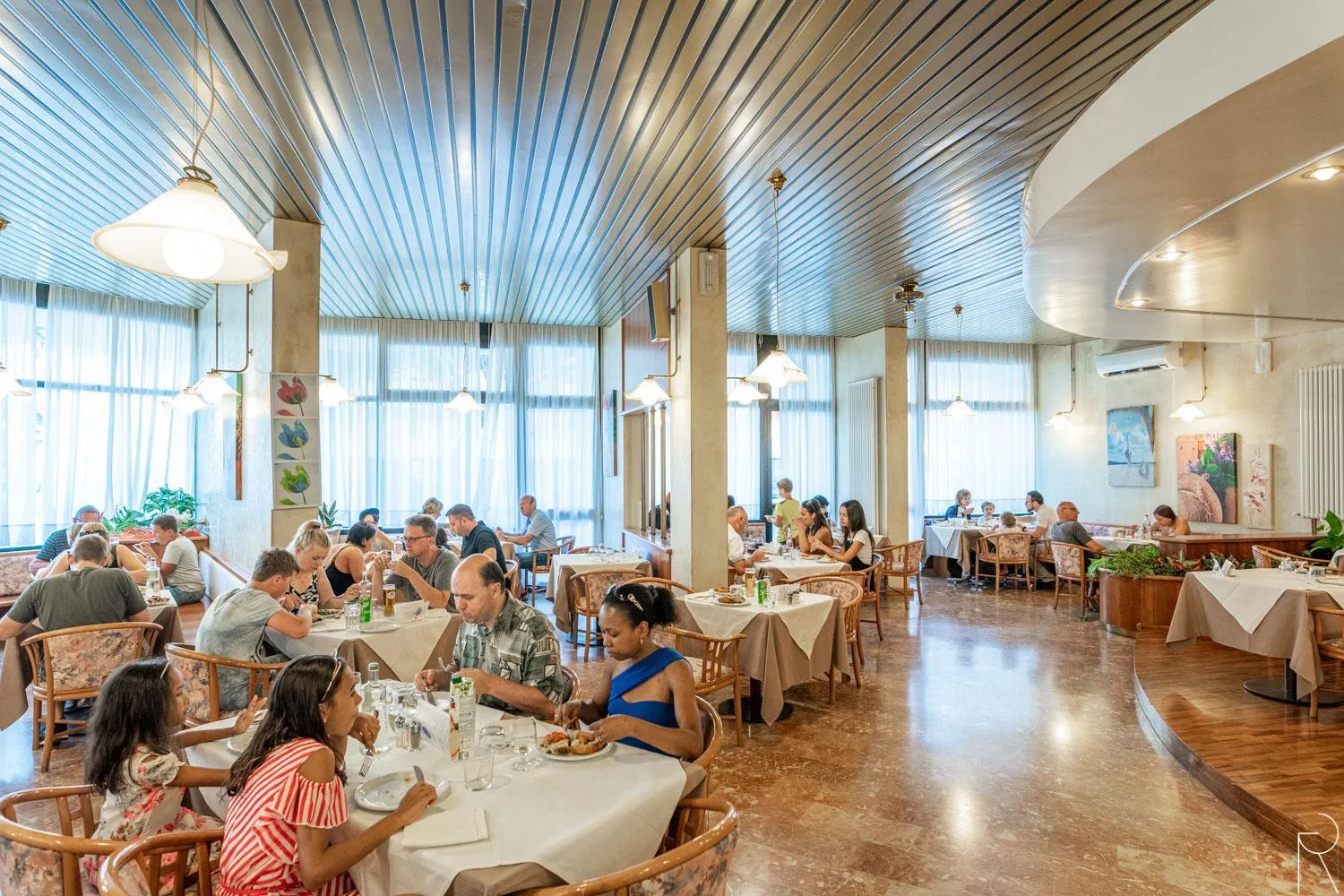 Restaurant/places to eat in Hotel Europa