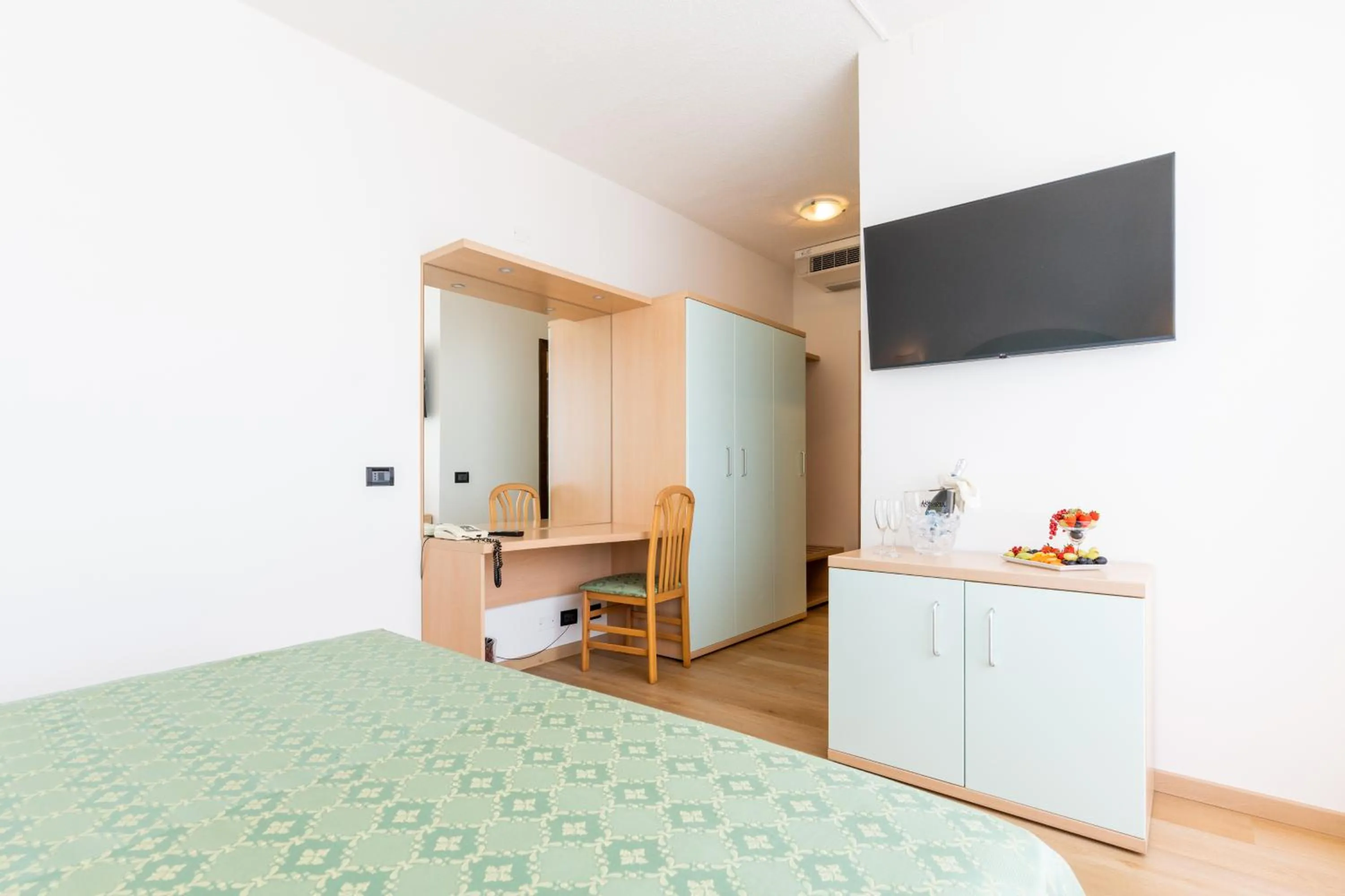 Bedroom, Bed in Hotel Europa