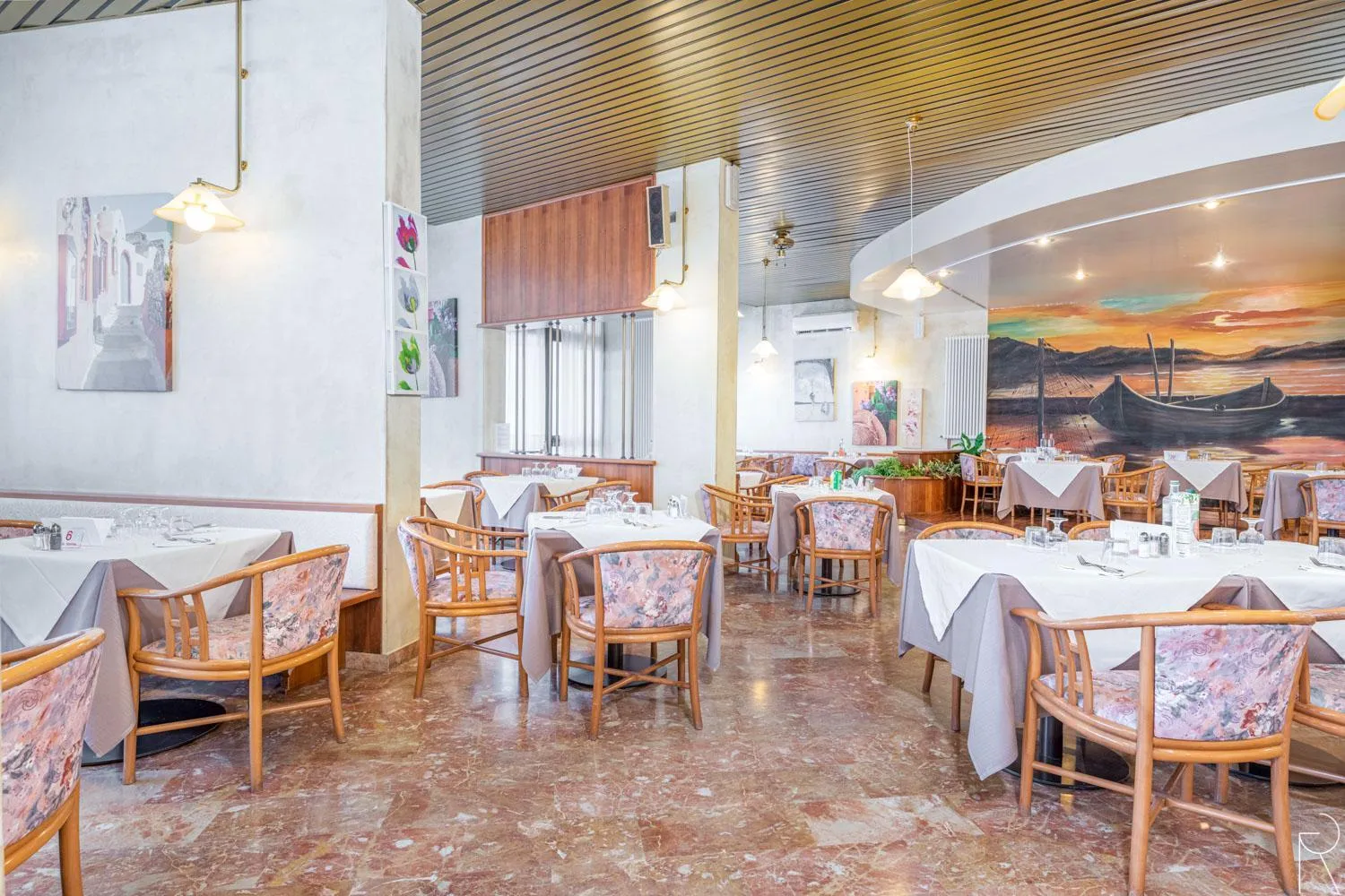 Restaurant/places to eat in Hotel Europa