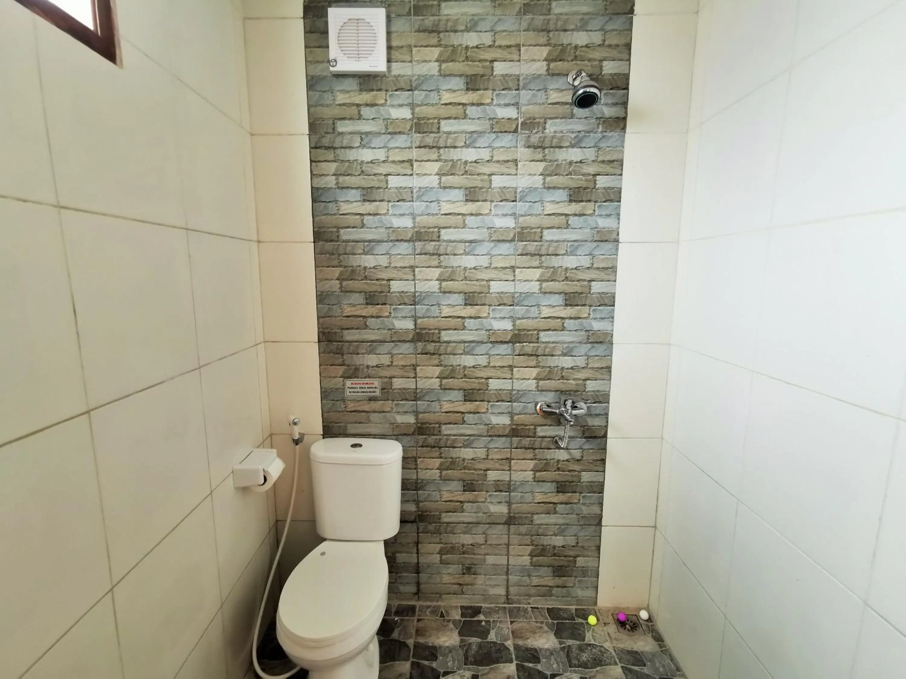 Bathroom in Maulana Hills Syariah Hotel