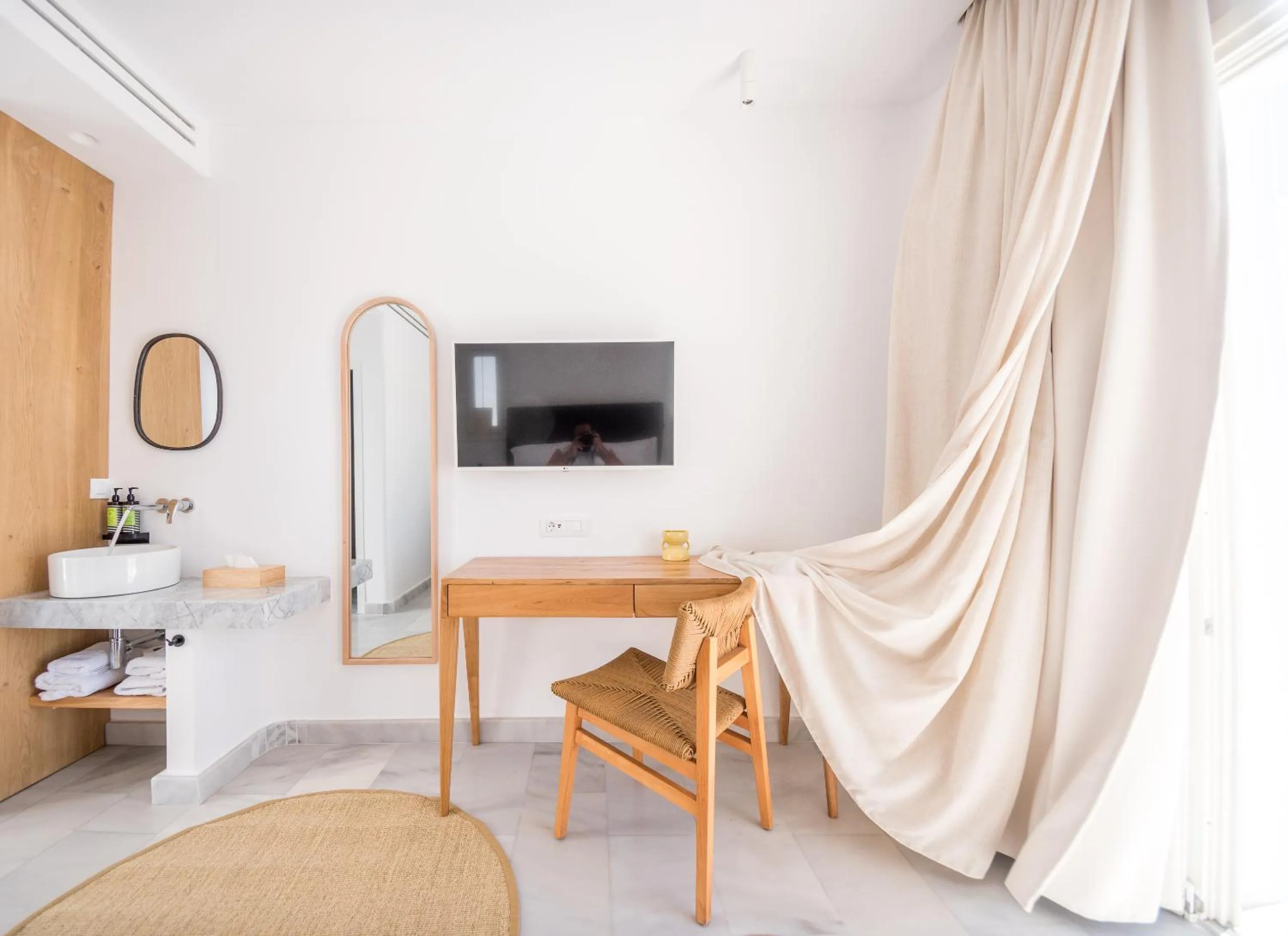 TV and multimedia in San Antonio Summerland