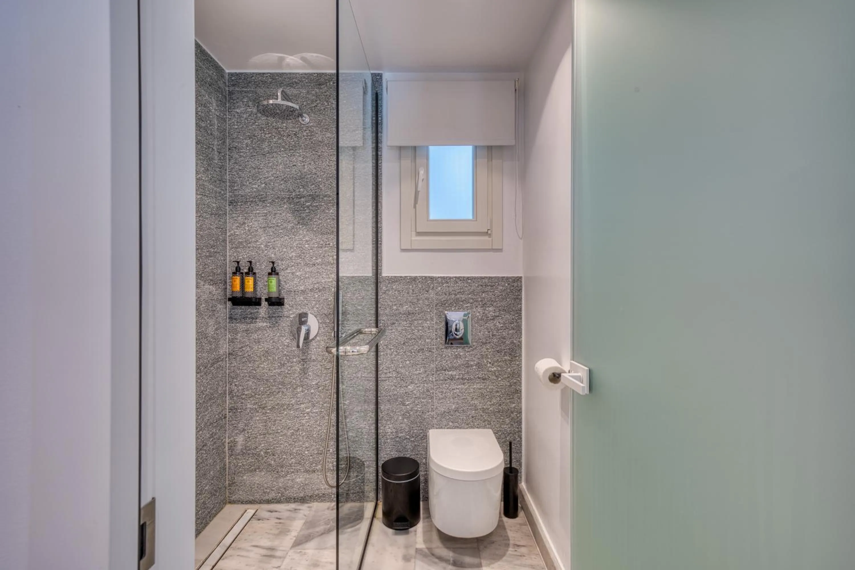 Shower in San Antonio Summerland