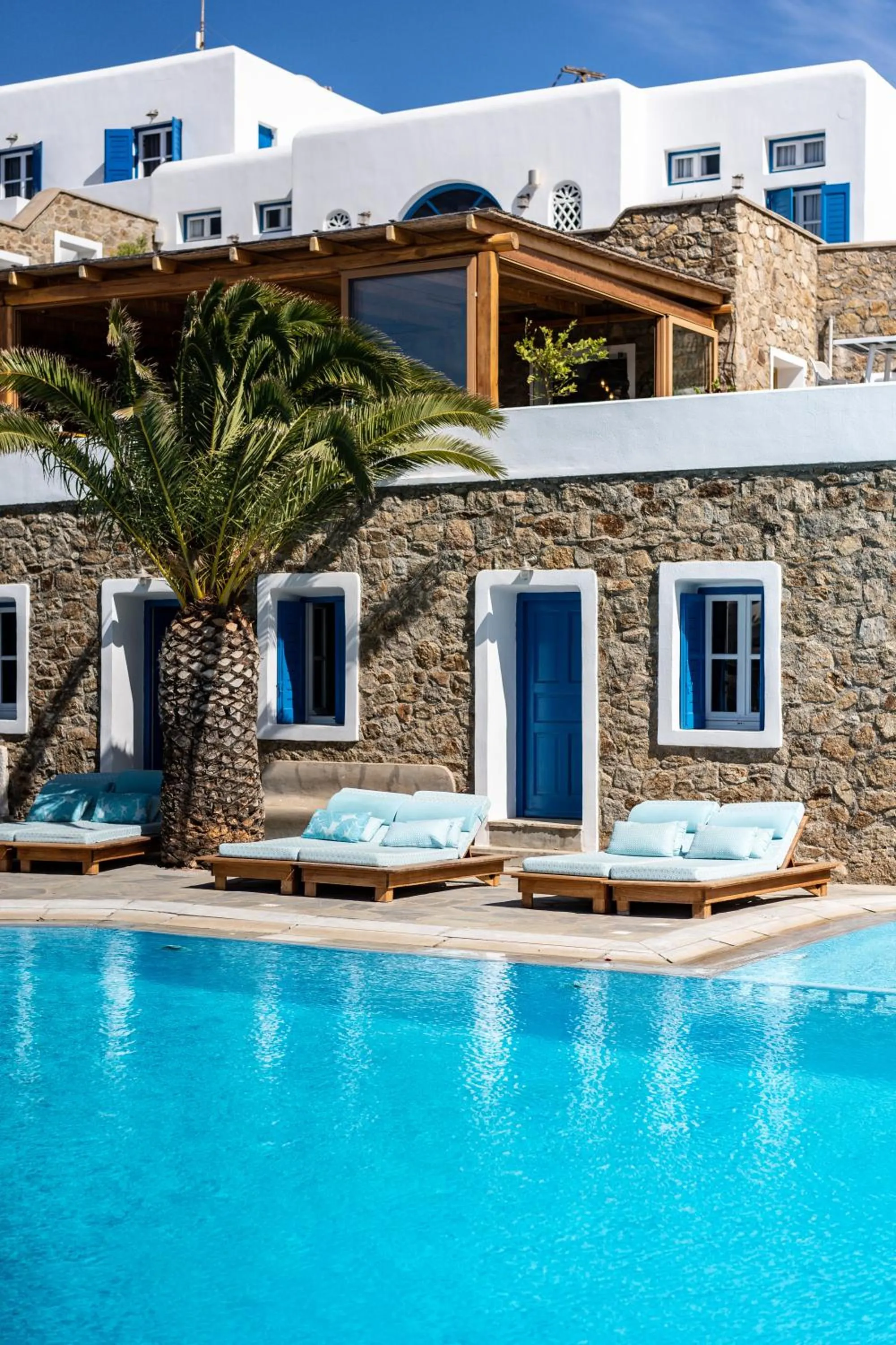 Swimming pool in San Antonio Summerland