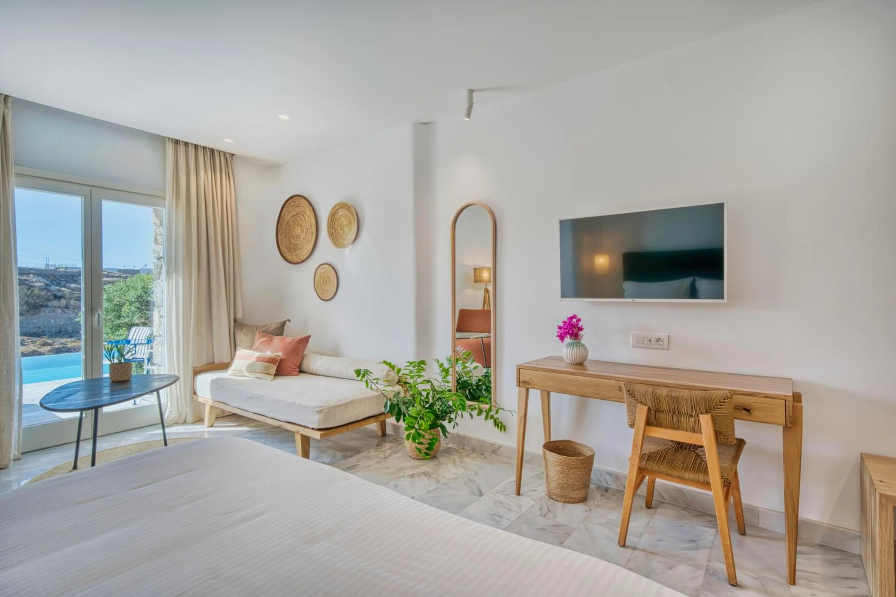 Photo of the whole room in San Antonio Summerland