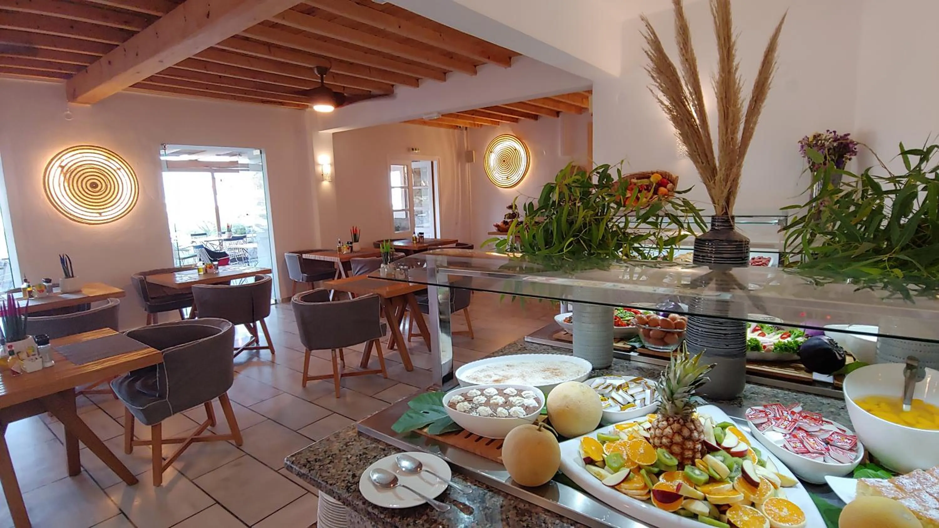 Buffet breakfast in San Antonio Summerland